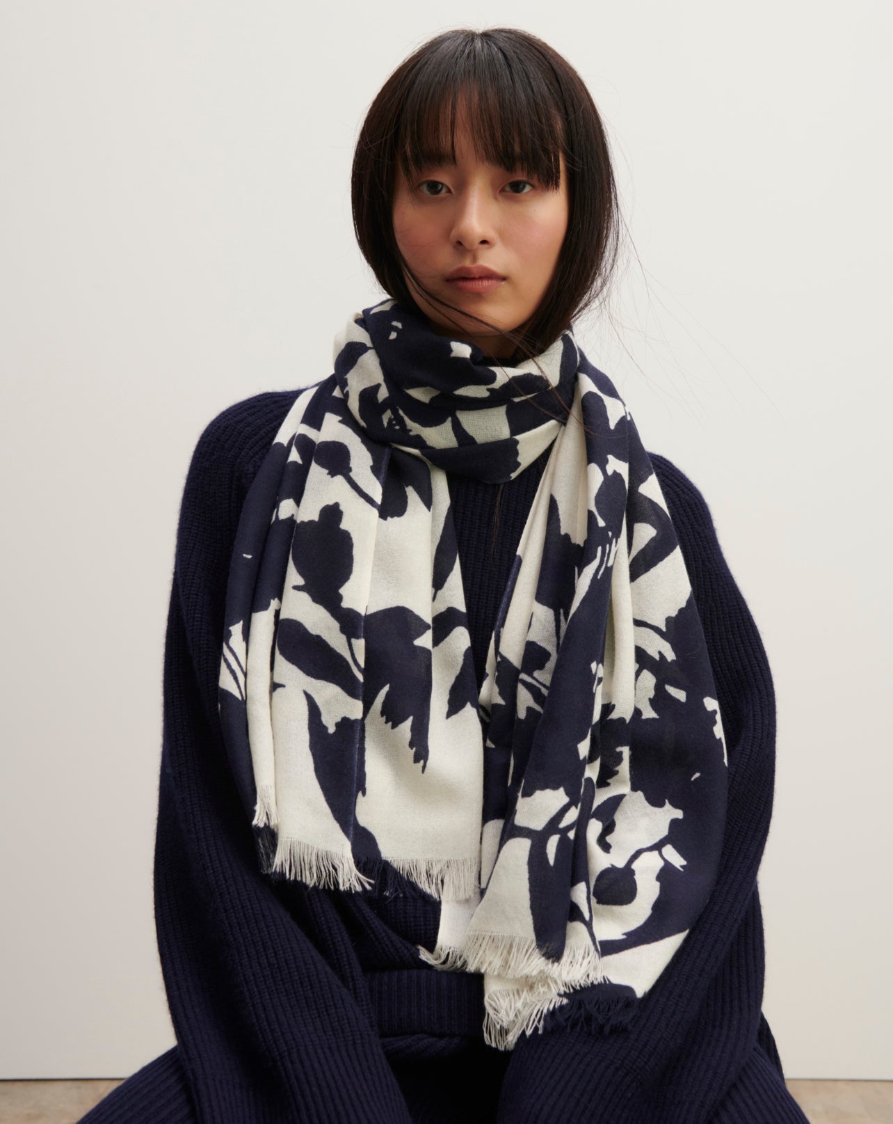 Printed stole in Cachemire Women navy blue | Eric Bompard