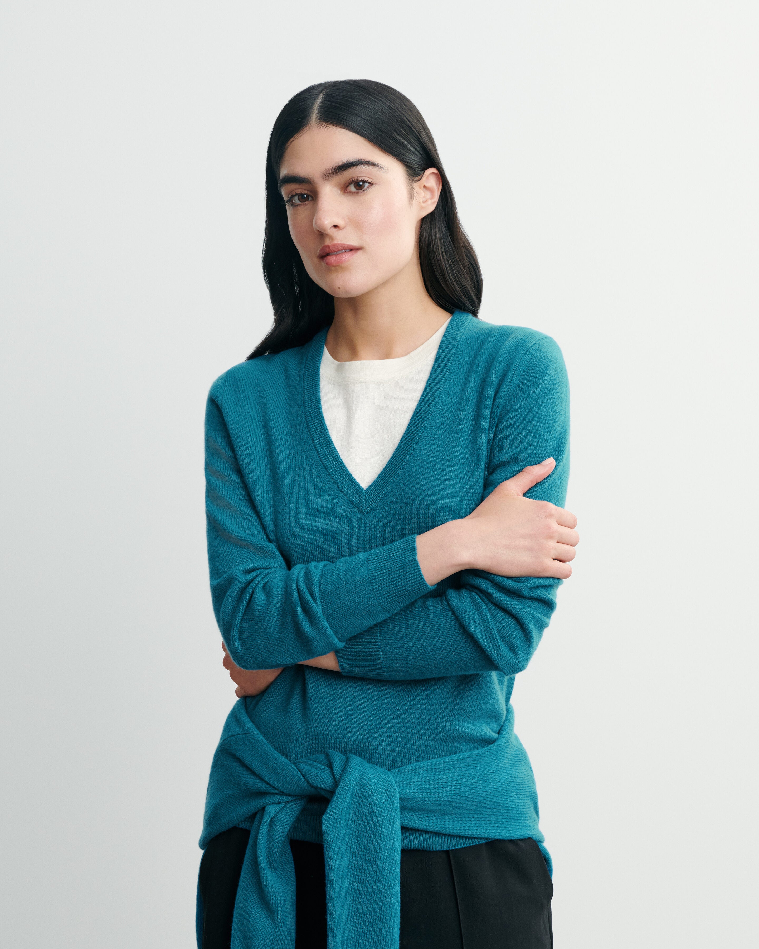 Classic V-neck pullover in Cashmere Women pagoda blue | Eric Bompard