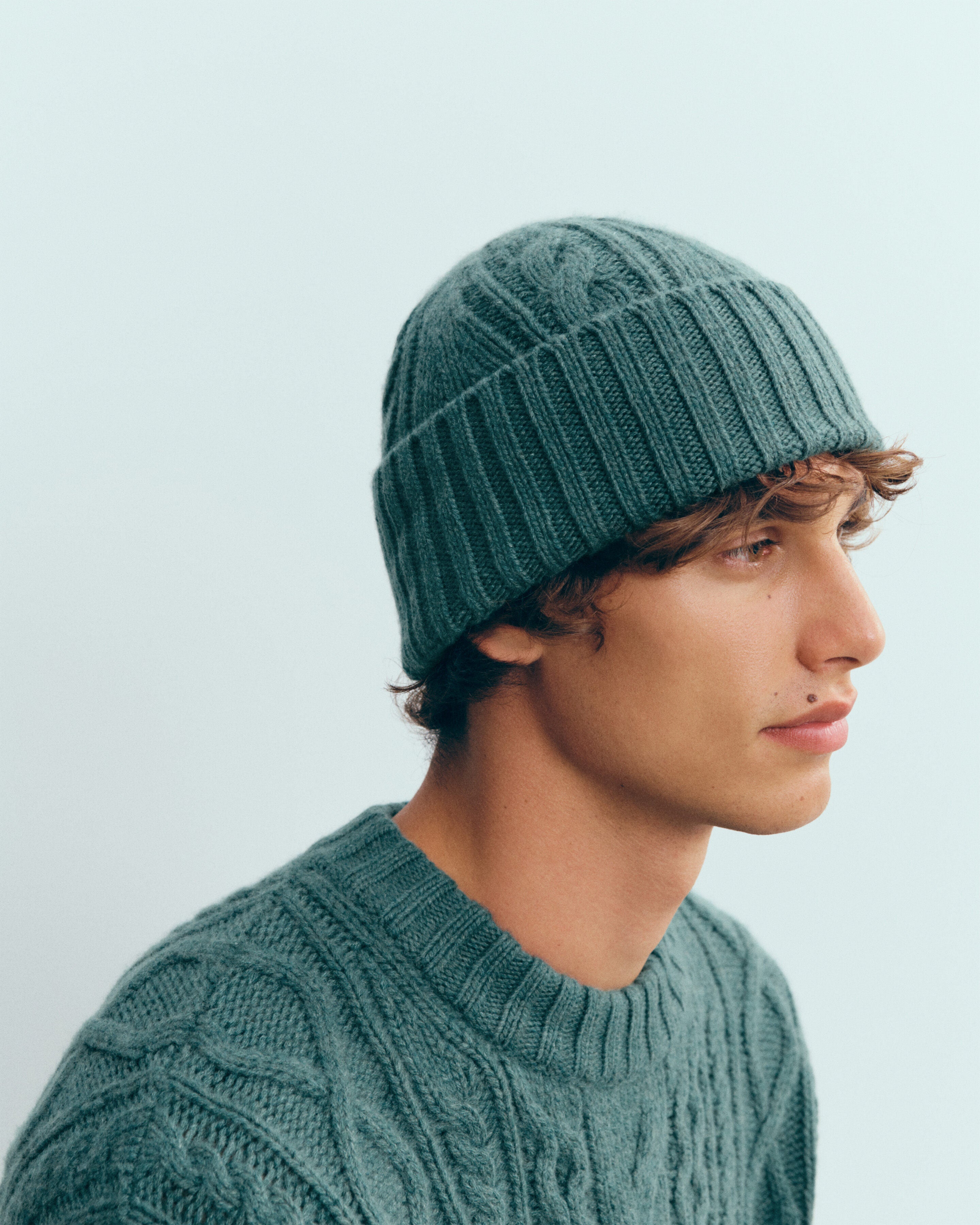 Cable-knit beanie hat in Cashmere Mix bay leaf | Eric Bompard