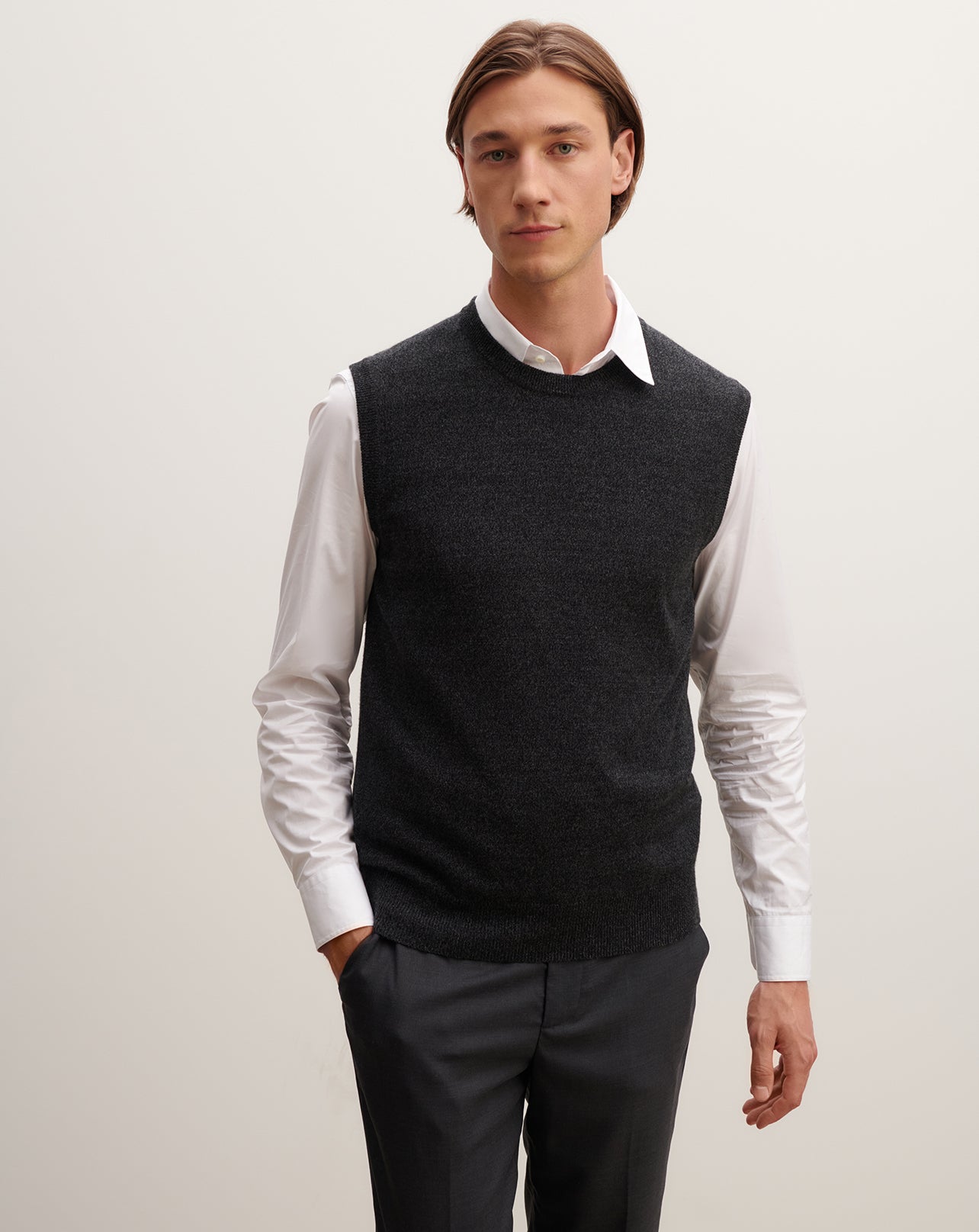 Sleeveless round neck pullover in Cachemire Men kohl | Eric Bompard