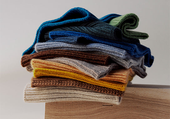 Cable-knit triangle scarf in Cashmere Mix bay leaf | Eric Bompard