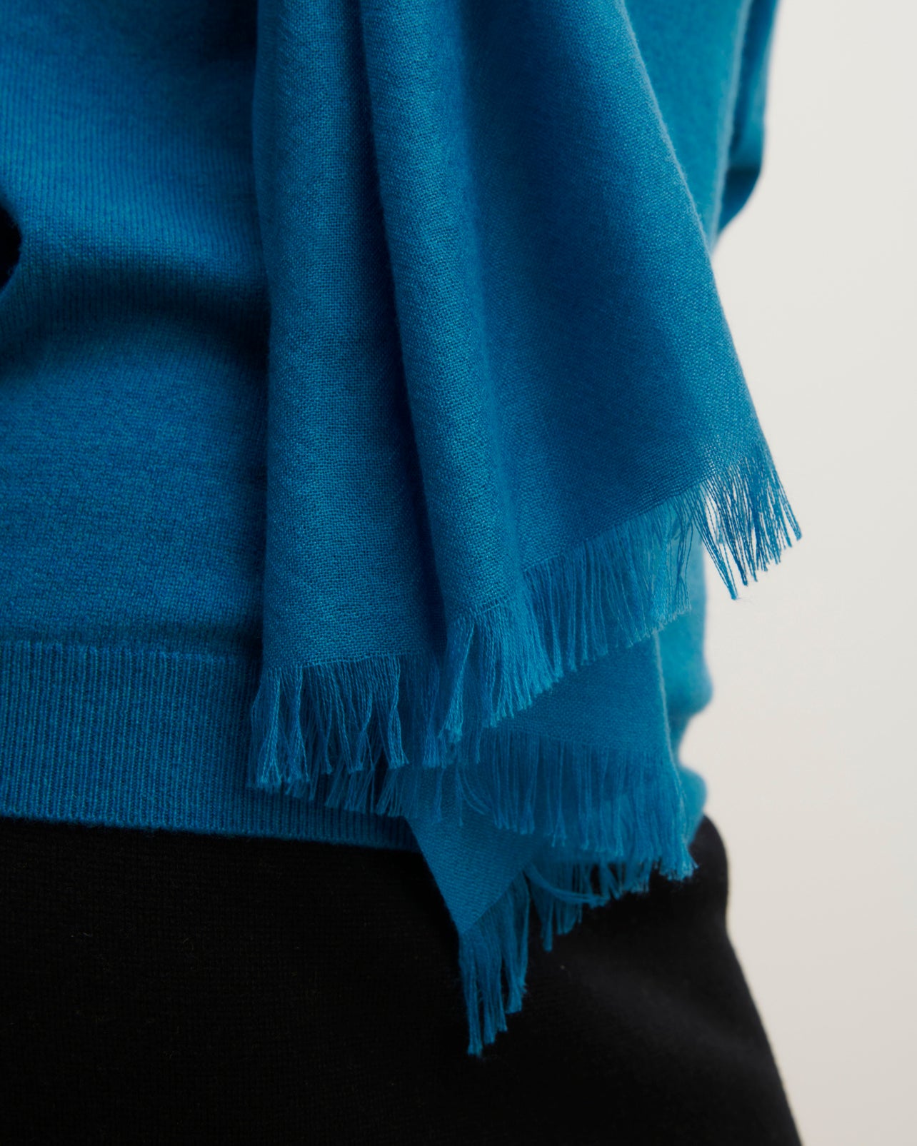 Petite étole en voile-BLEU PAON-100% cachemire