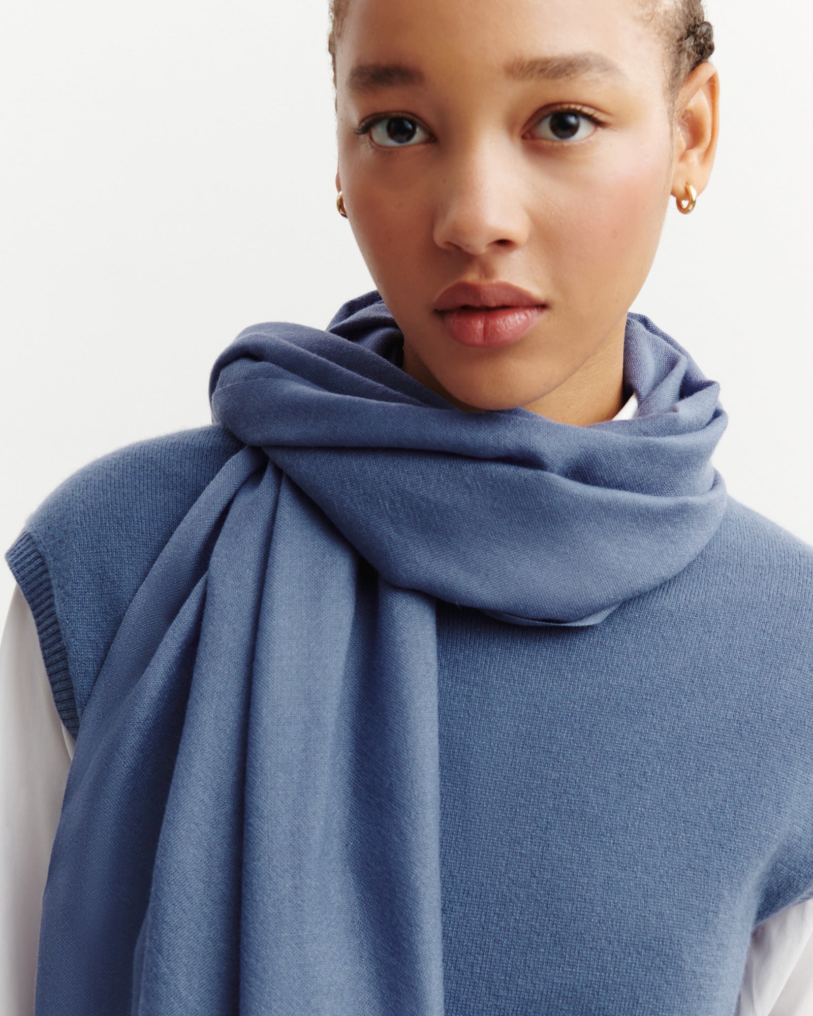 Petite étole en voile-BLEU ATLAS-100% cachemire