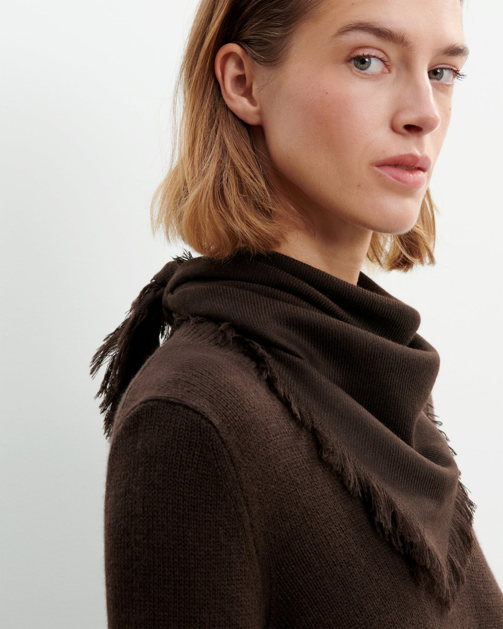 Mini carré à franges-CHOCOLAT-100% cachemire