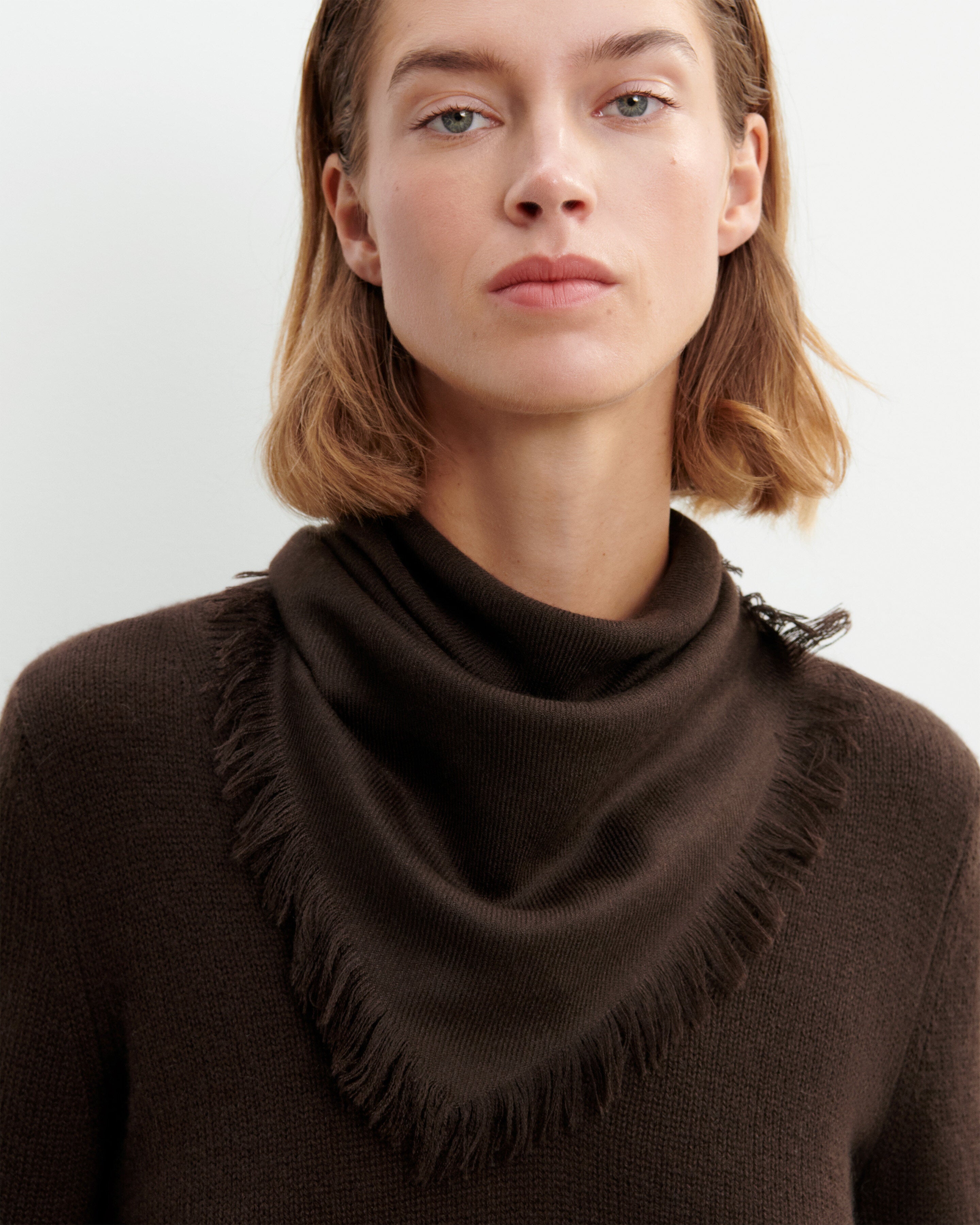 Mini carré à franges-CHOCOLAT-100% cachemire