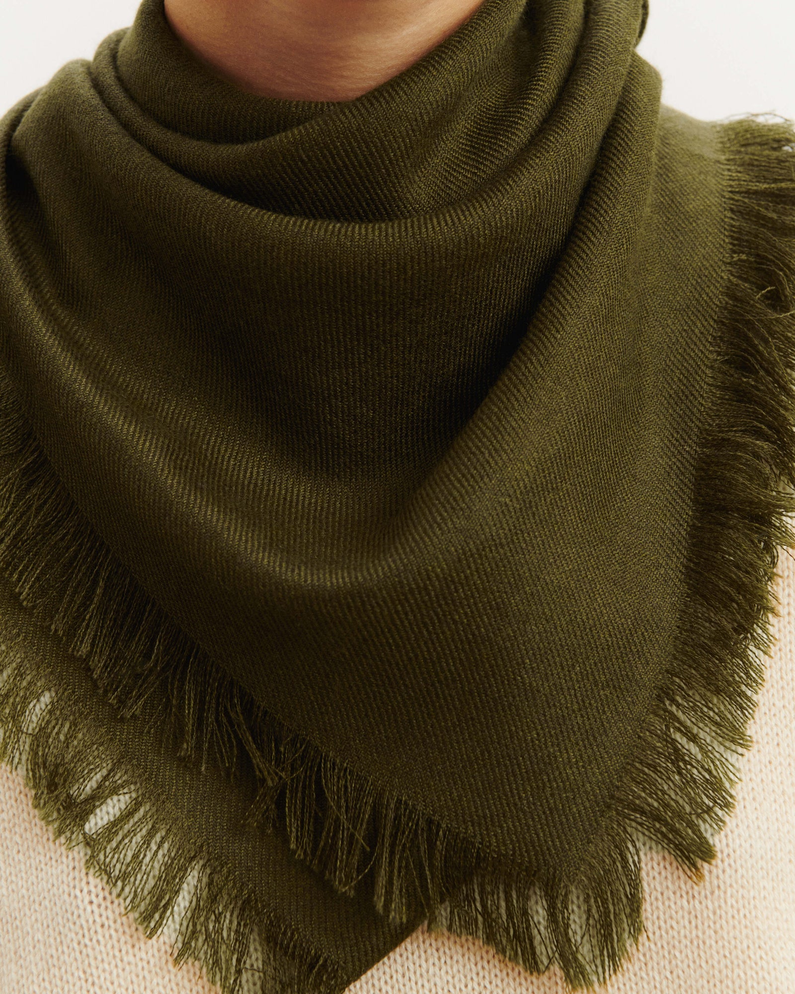 Mini carré à franges-OLIVE-100% cachemire