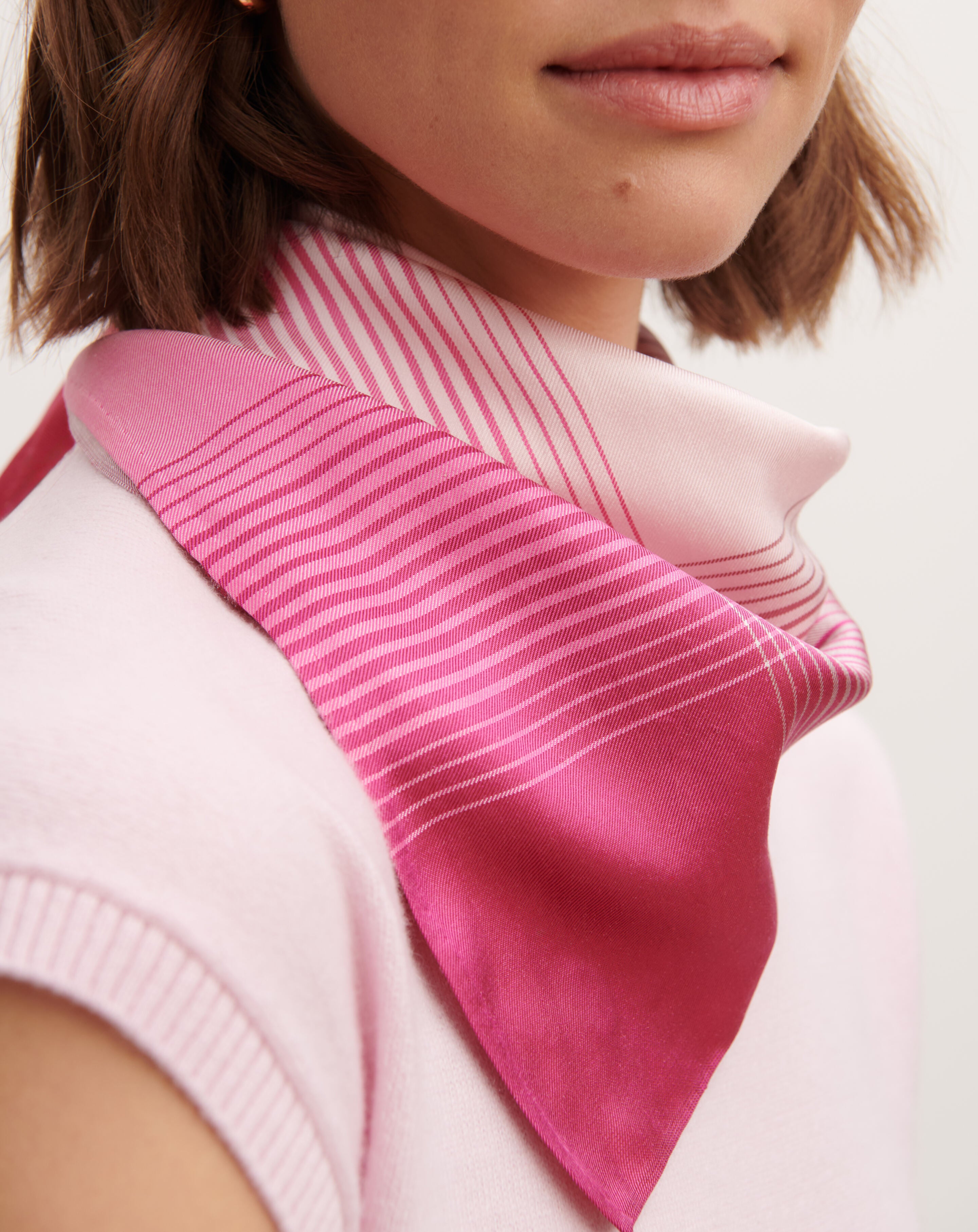 Carré Soieries du Mékong-ROSE INDIEN/CARMEN-100% soie