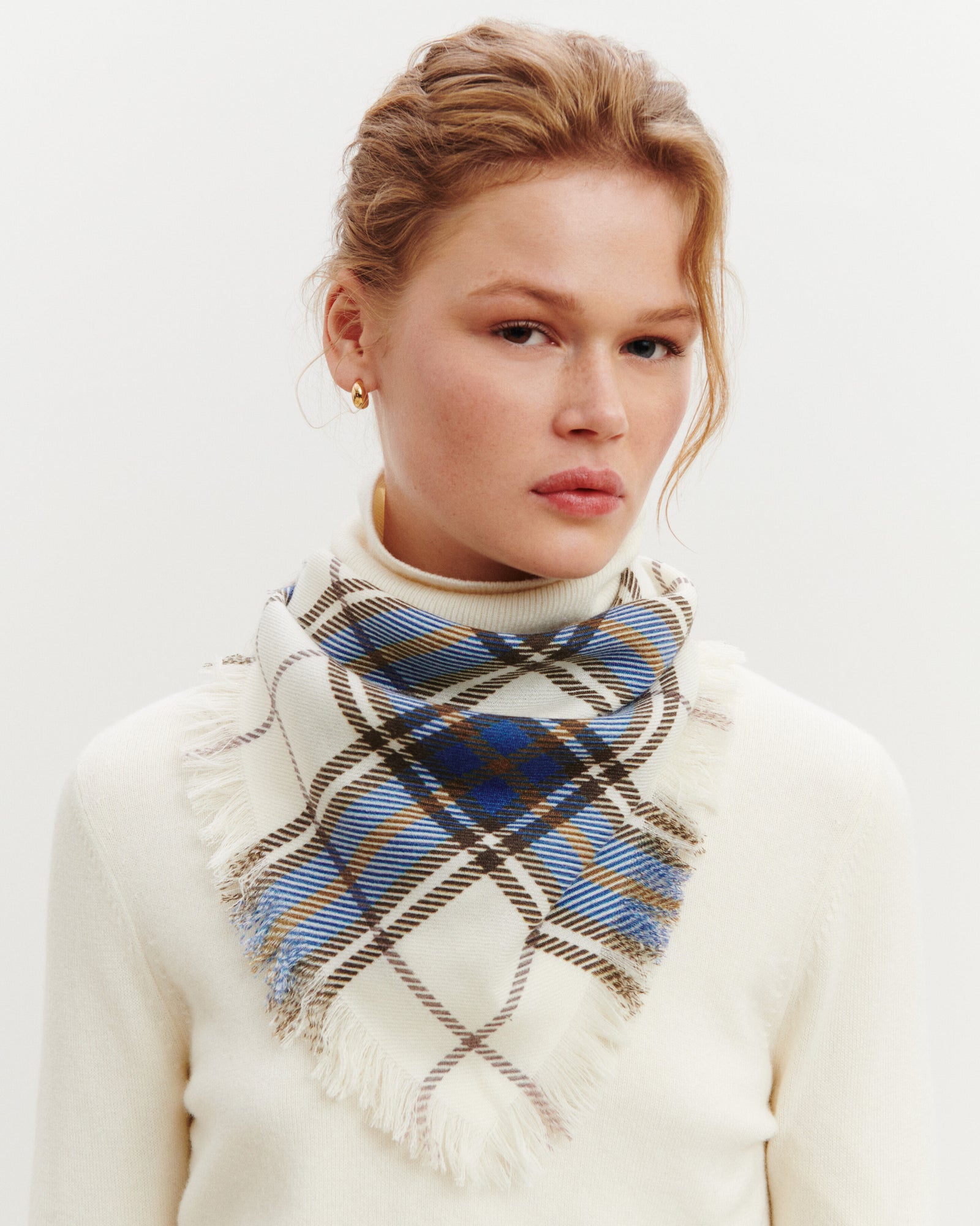 Mini carré imprimé tartan -NATUREL/BLEU DE DELFT-100% cachemire