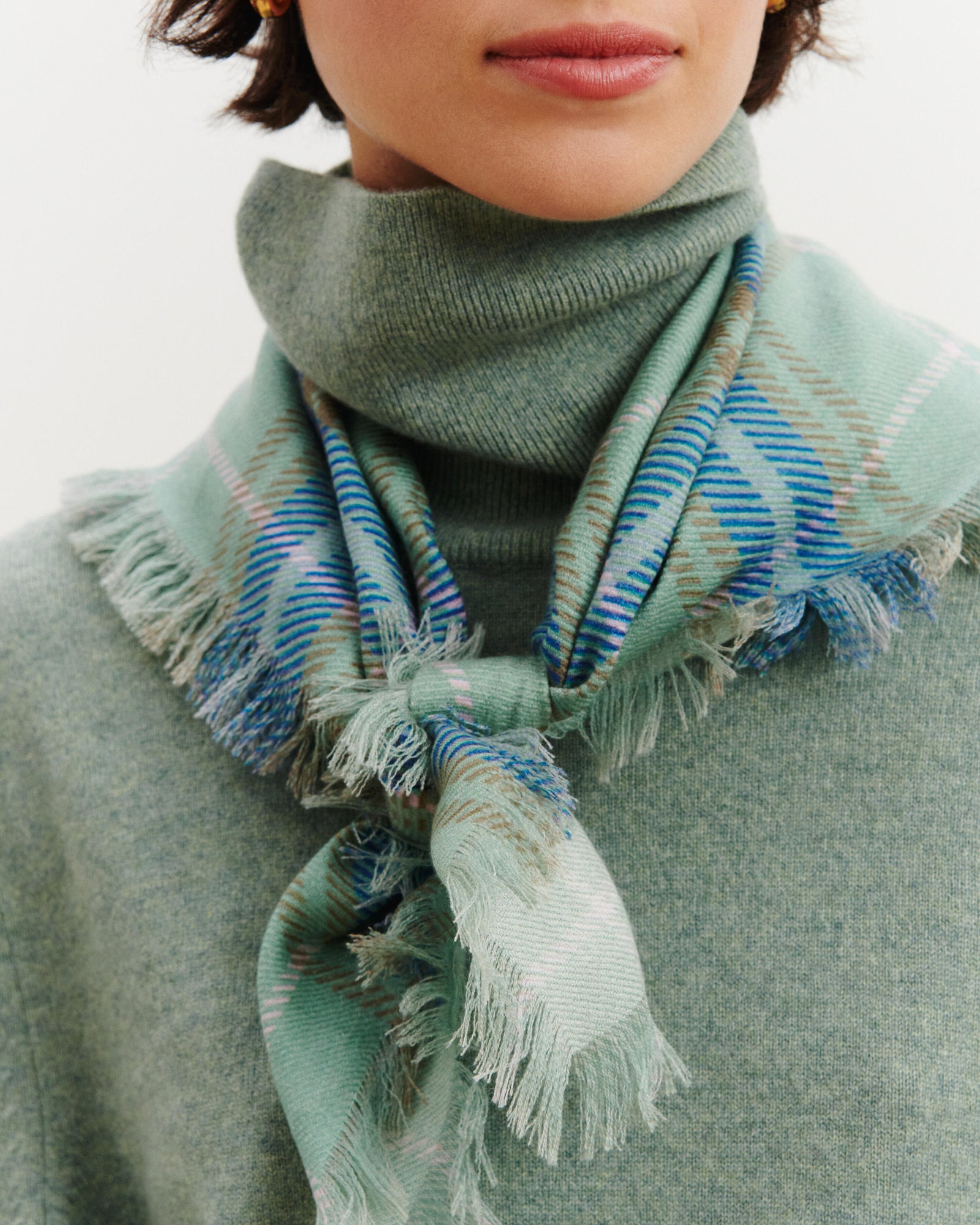 Mini carré imprimé tartan -VERT DE GRIS/BLEU DE DELFT-100% cachemire