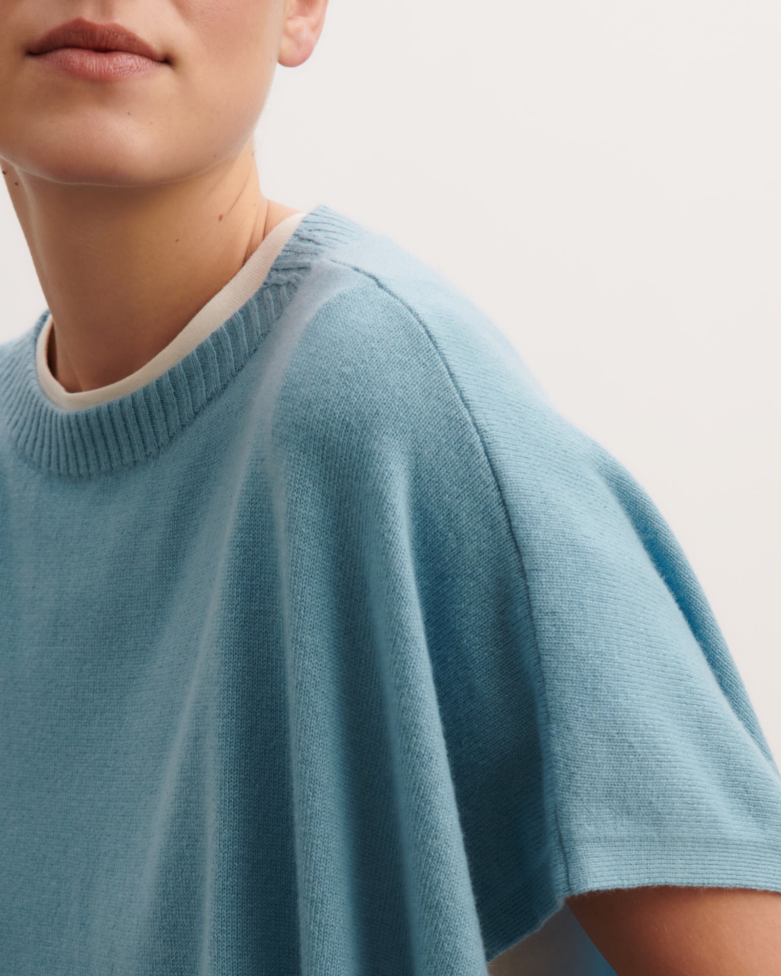 Poncho col bateau-BLEU HERON-100% cachemire