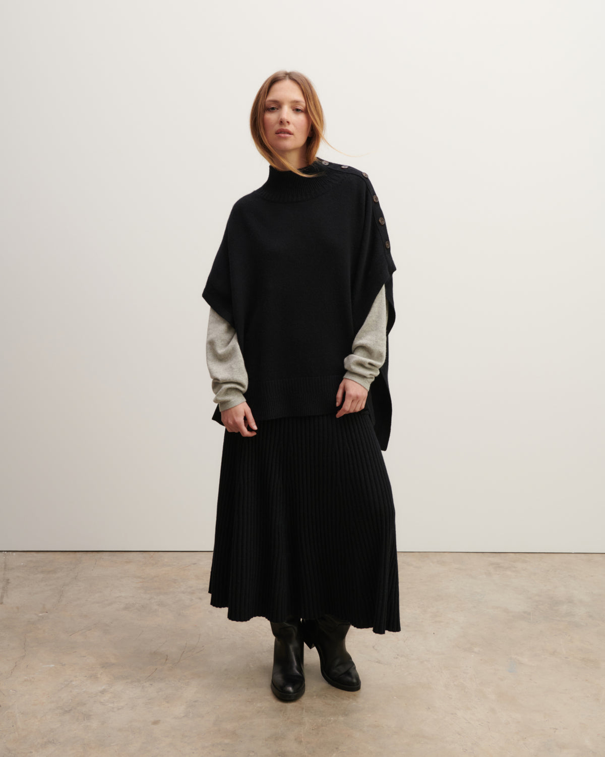 Poncho à boutons-NOIR-100% cachemire