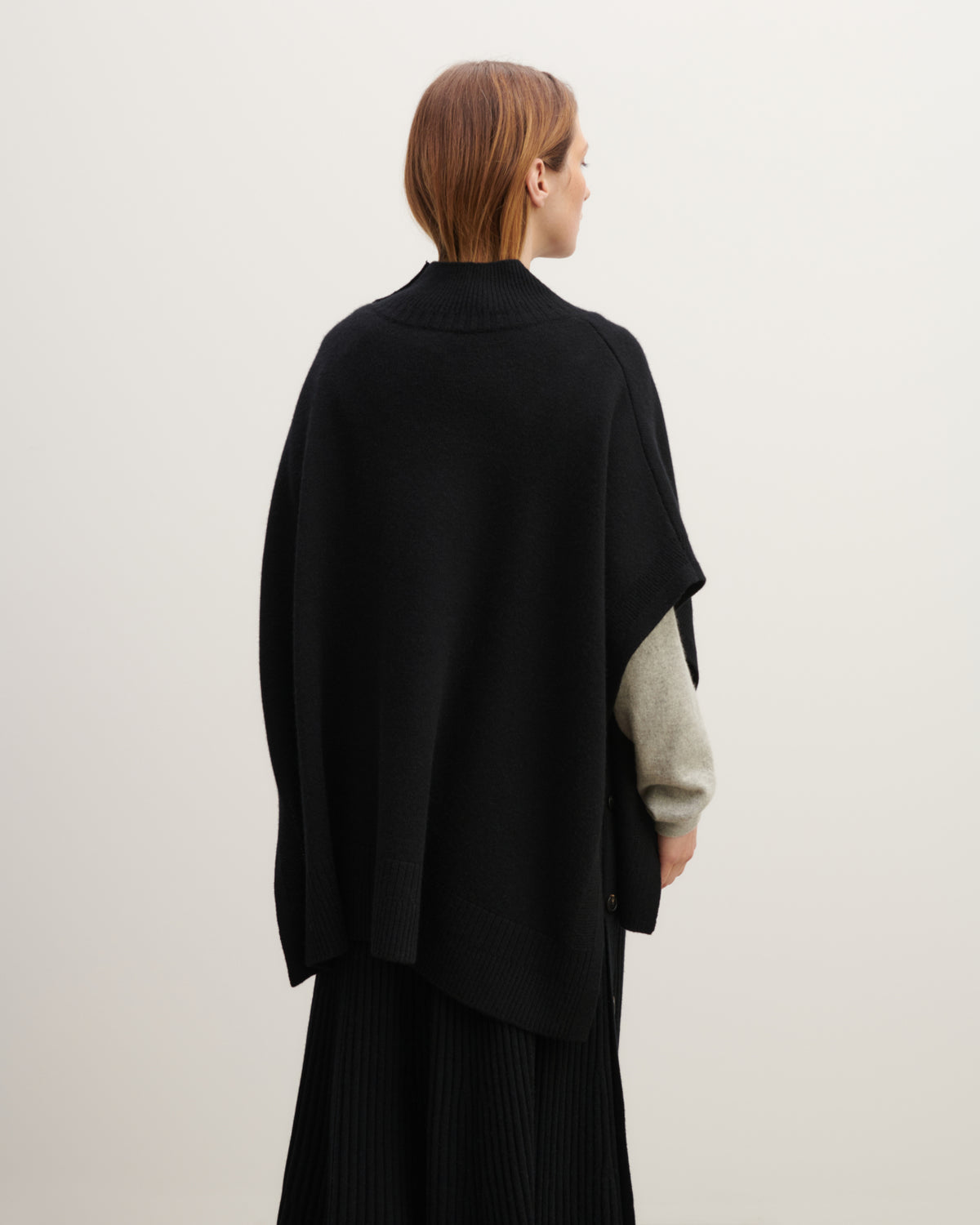 Poncho à boutons-NOIR-100% cachemire