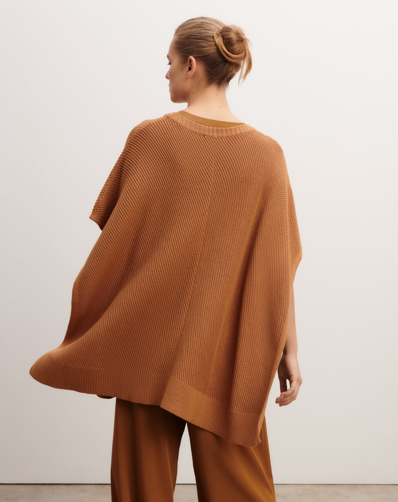 Poncho à côtes-MACCHIATO-85% pima coton 15% cachemire
