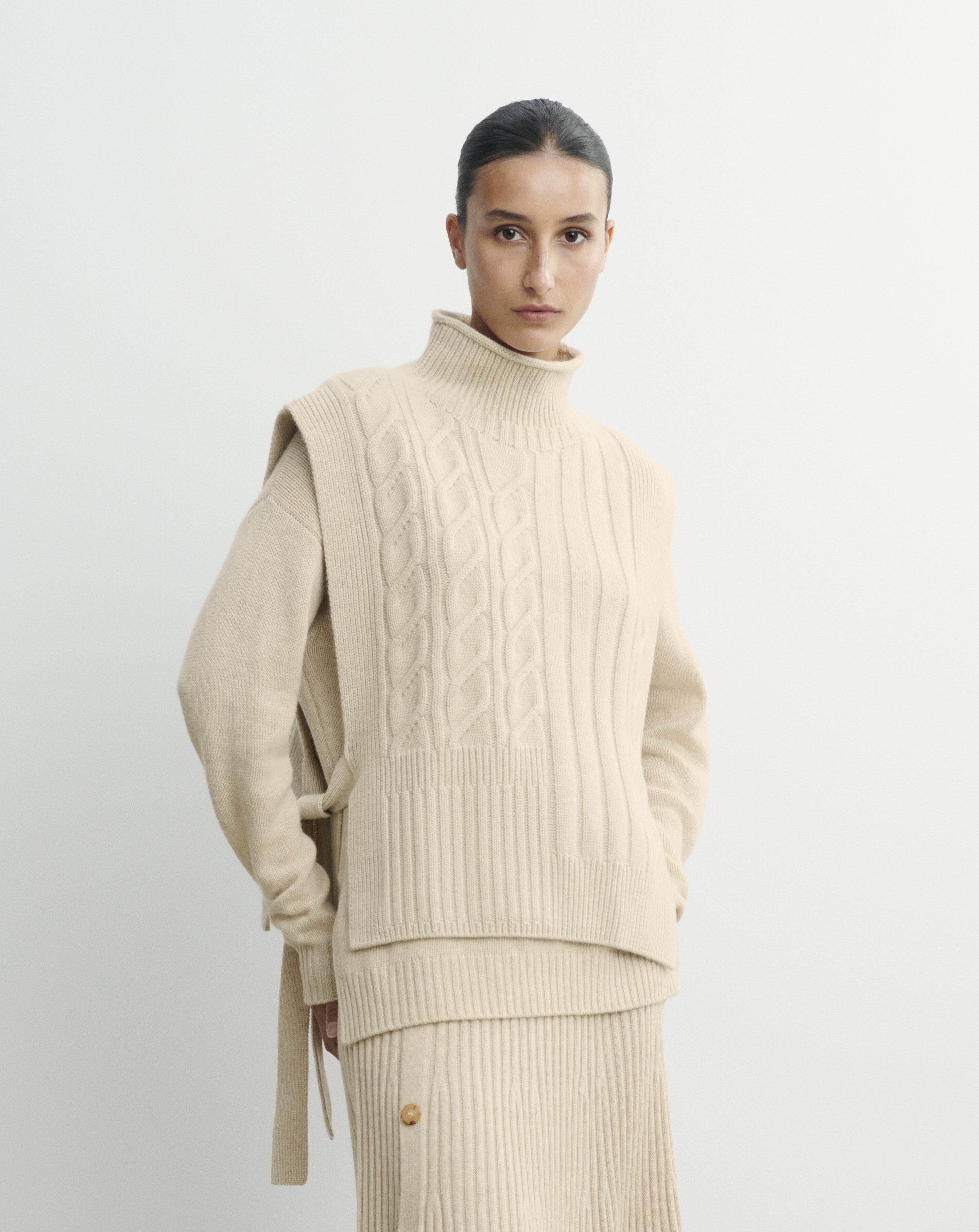 Long cable knit bib in Cashmere Women oat beige | Eric Bompard