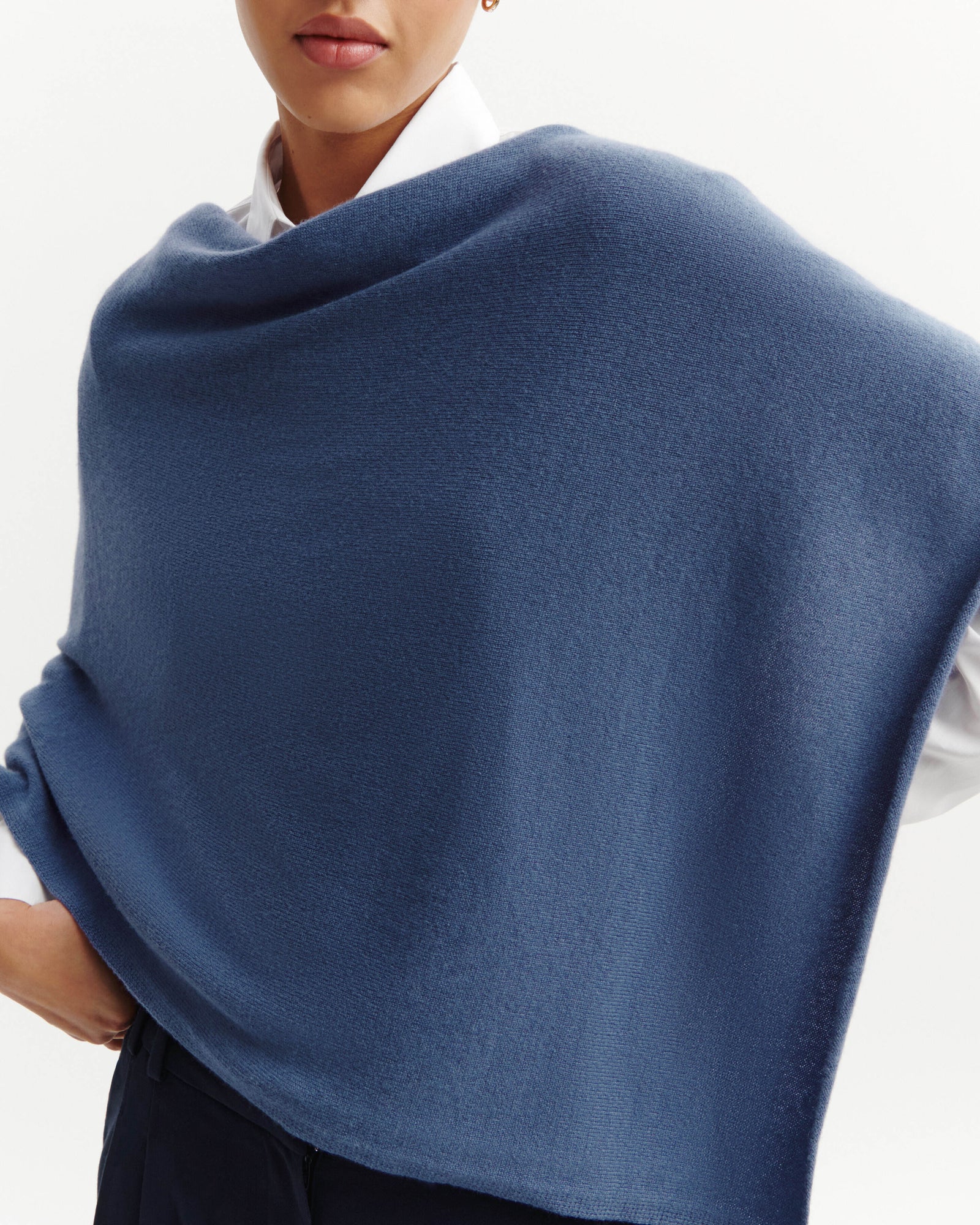 Poncho court-BLEU ATLAS-100% cachemire