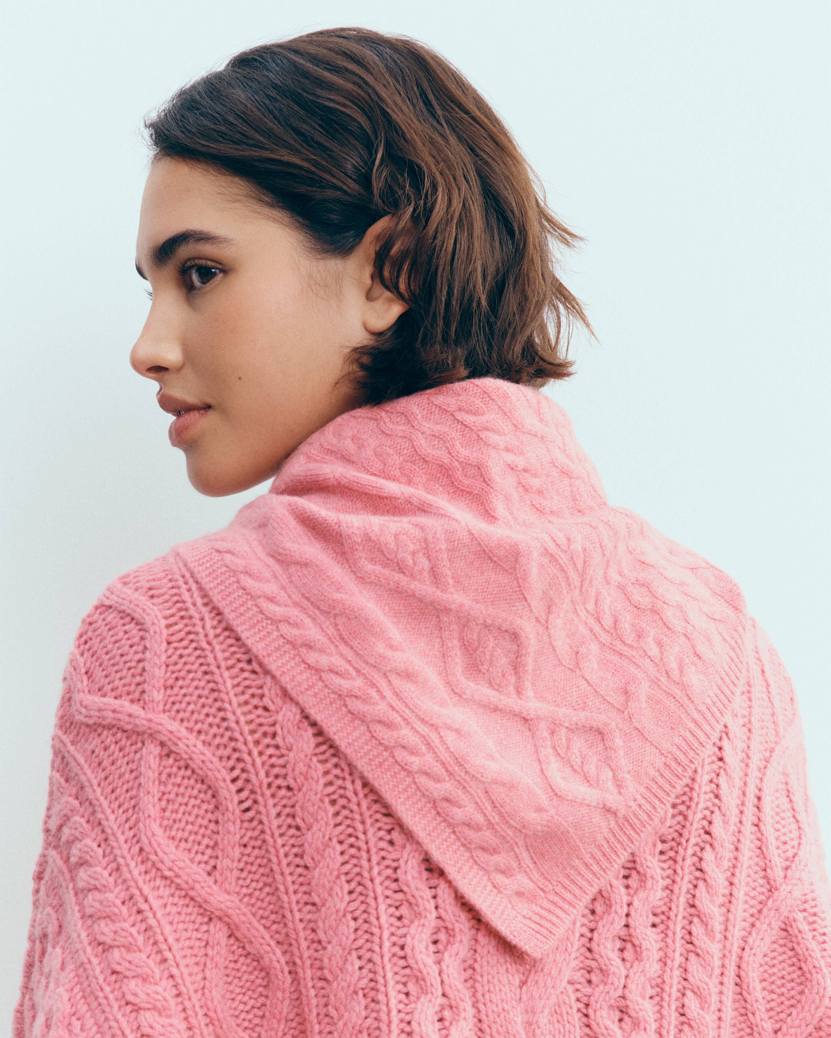 Cable-knit triangle scarf in Cashmere Mix cameo pink | Eric Bompard