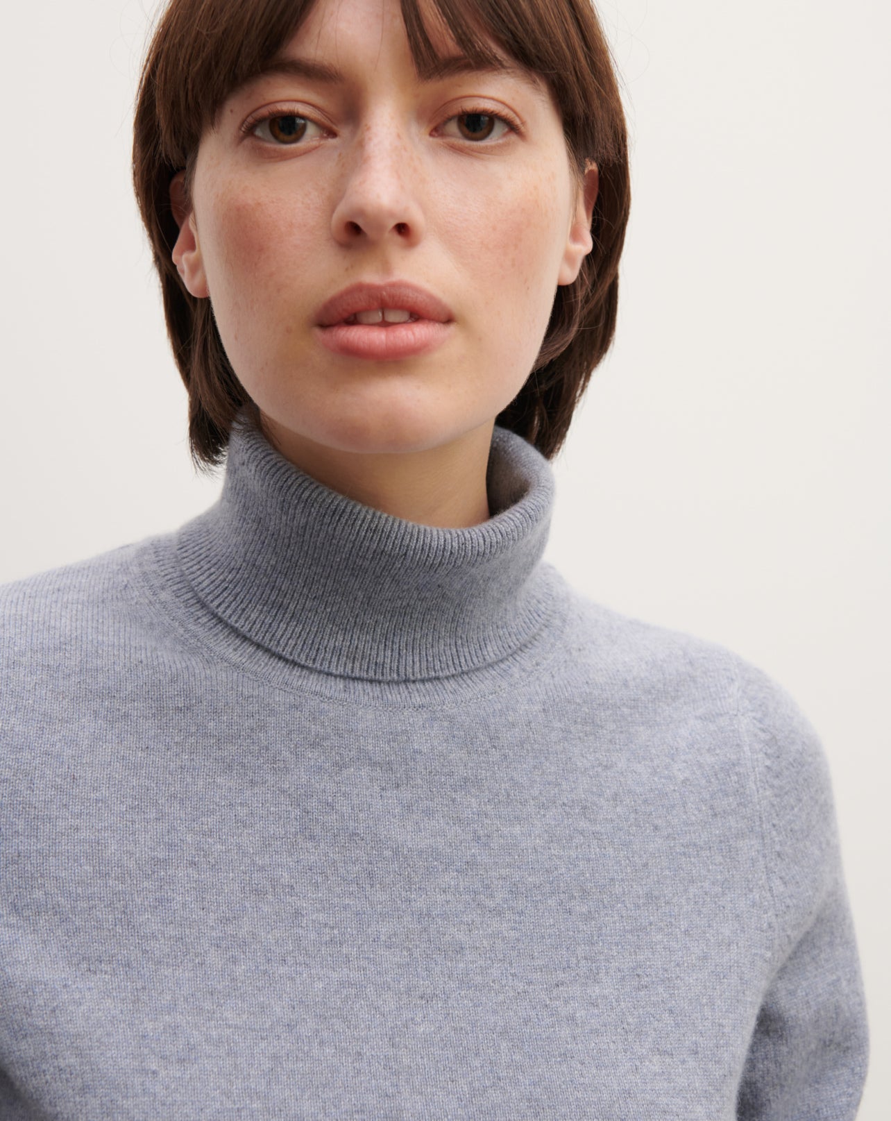 Pull col roulé ajusté-BLEU MONTAGNE-100% cachemire