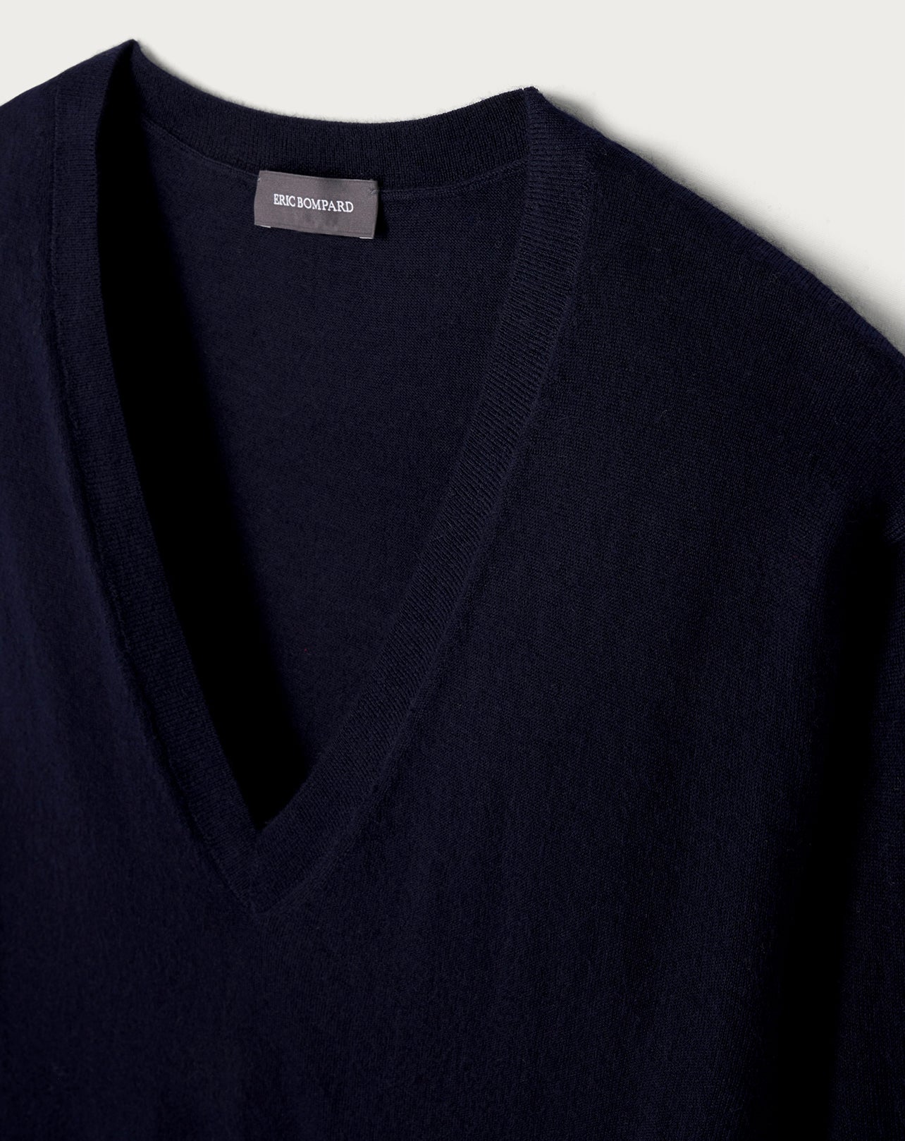 Pull V ample ultrafin-MARINE-100% CACHEMIRE
