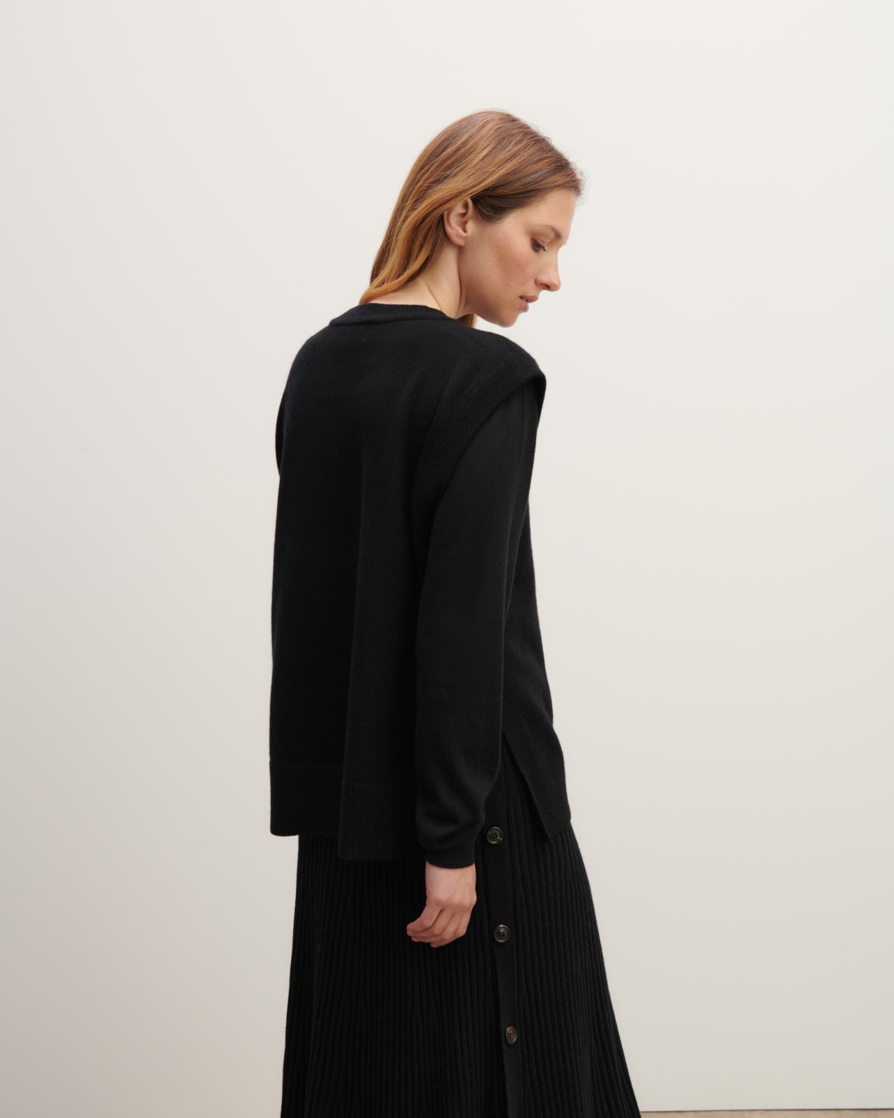 Col rond sans manches à boutons-NOIR-100% CACHEMIRE