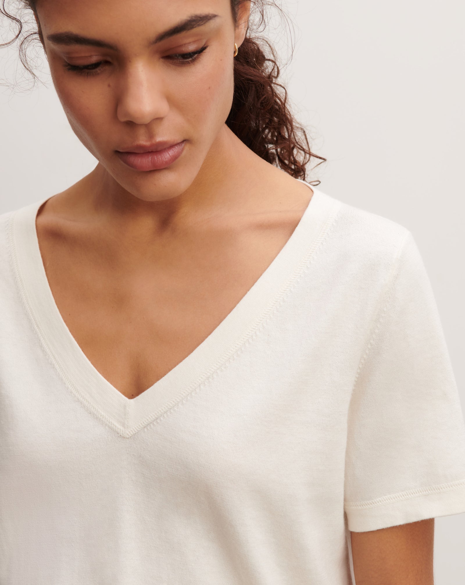 T-shirt col V-NATUREL-85% pima coton 15% cachemire