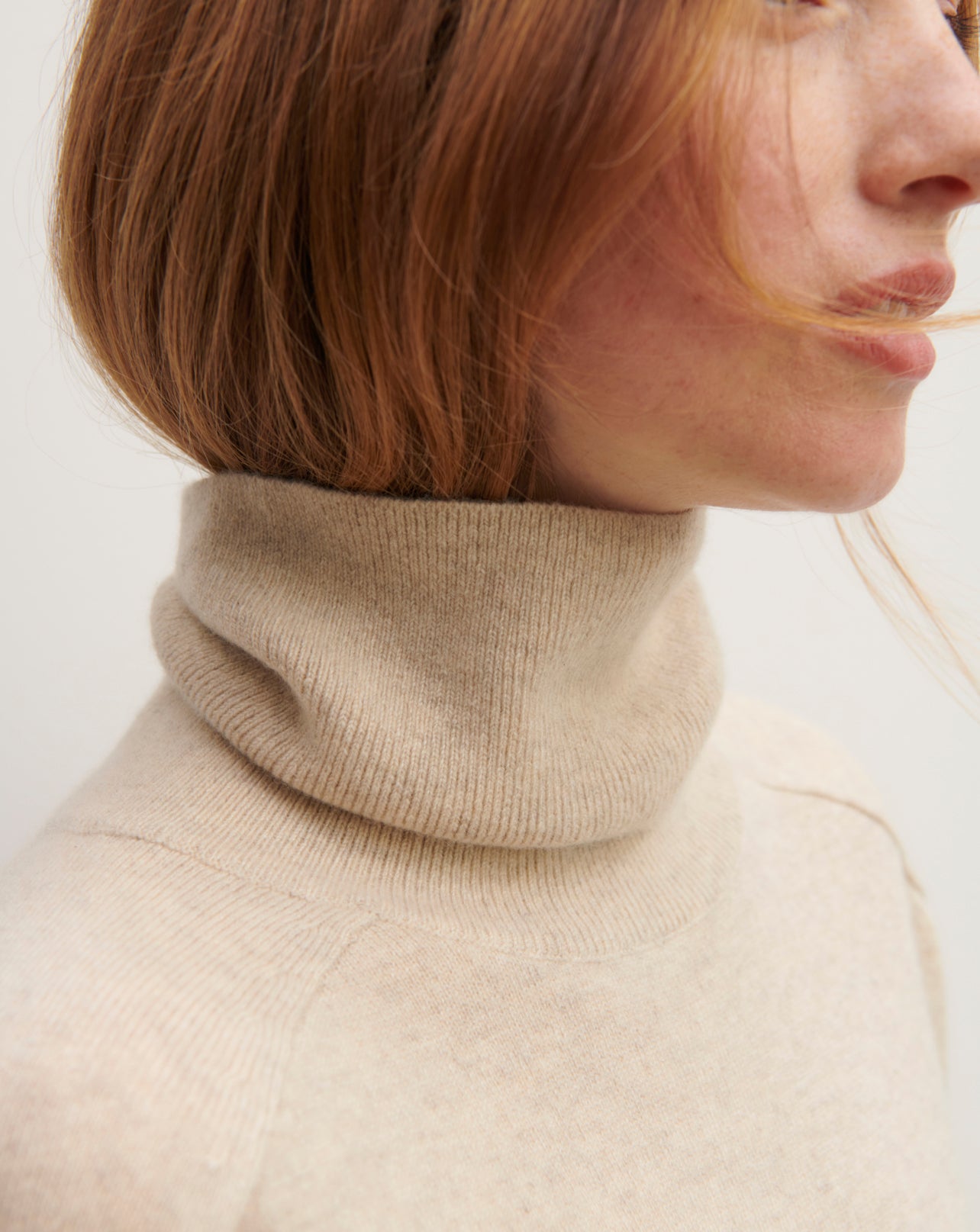 Loose turtleneck pullover in Cachemire Women oat beige | Eric Bompard