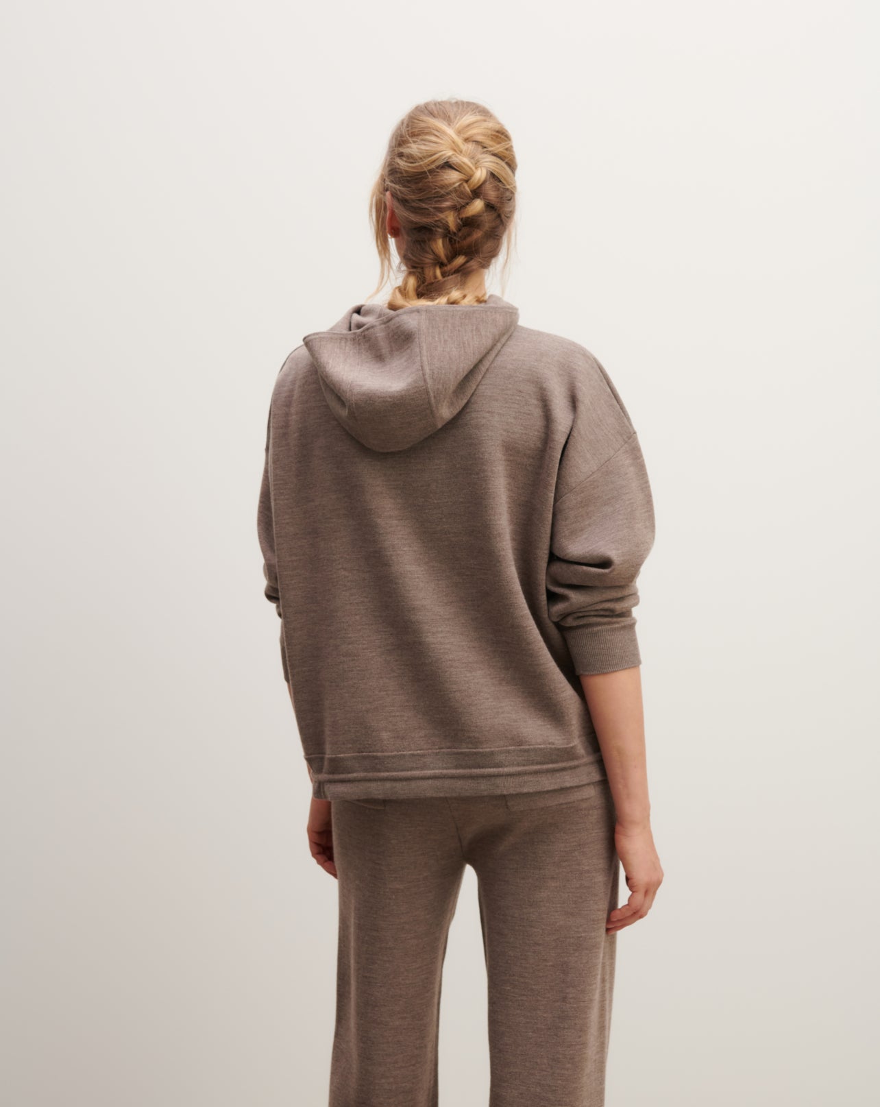 Pull à capuche double face-MILLET-INTERIEUR 100% LAINE EXTERIEUR 85% POLYAMIDE 15% ELASTHANNE