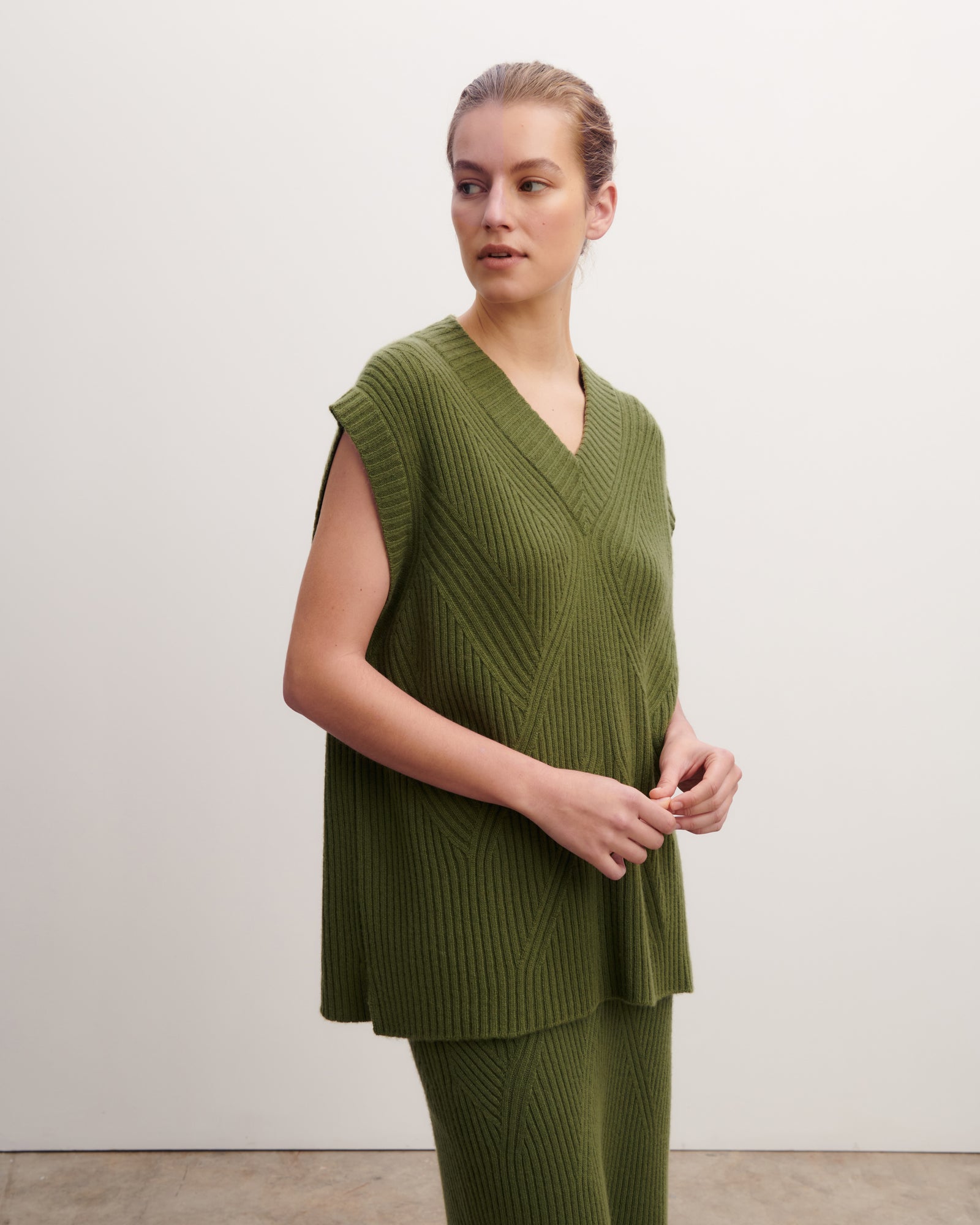 Pull col V sans manches-SAUGE-100% cachemire