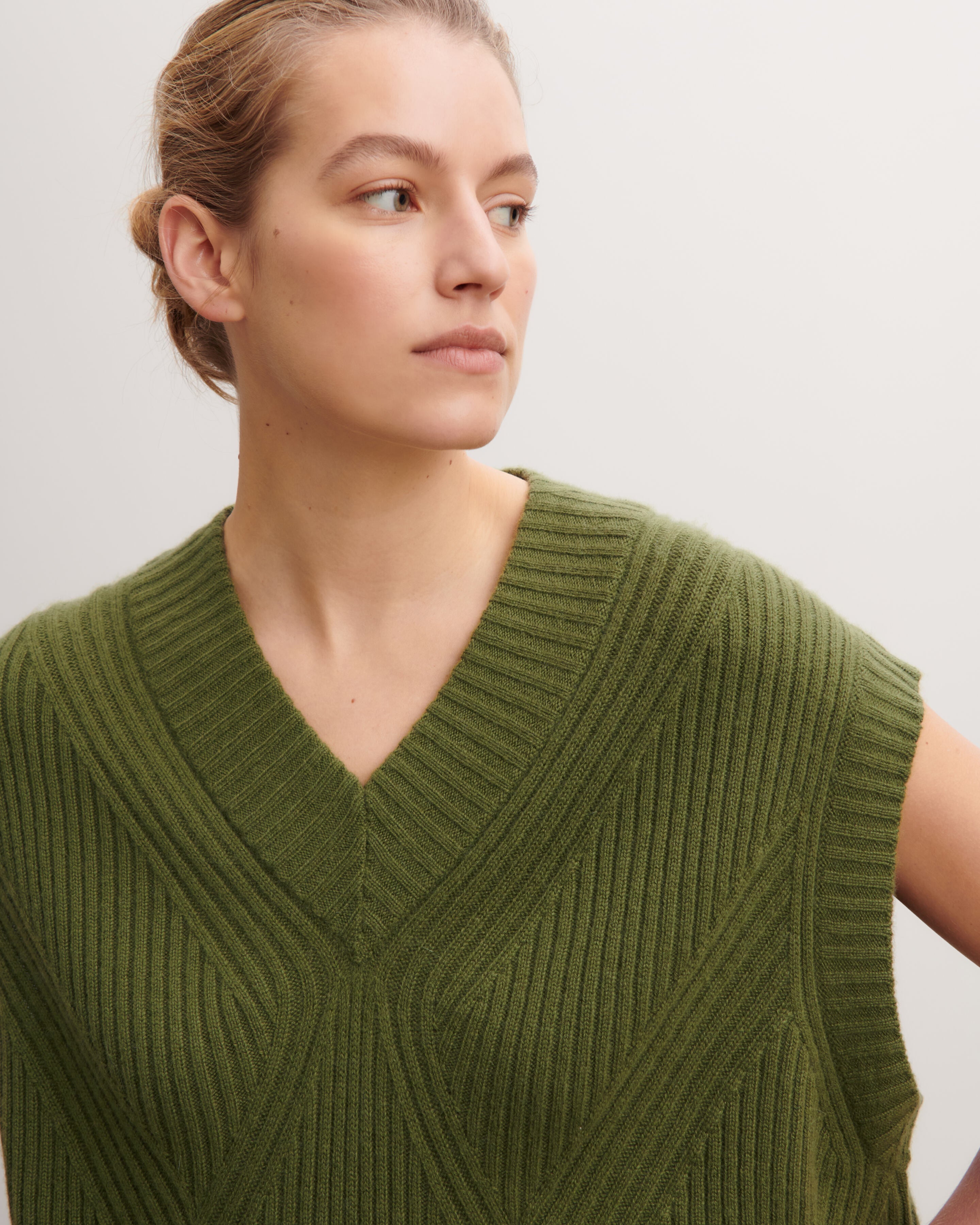 Pull col V sans manches-SAUGE-100% cachemire