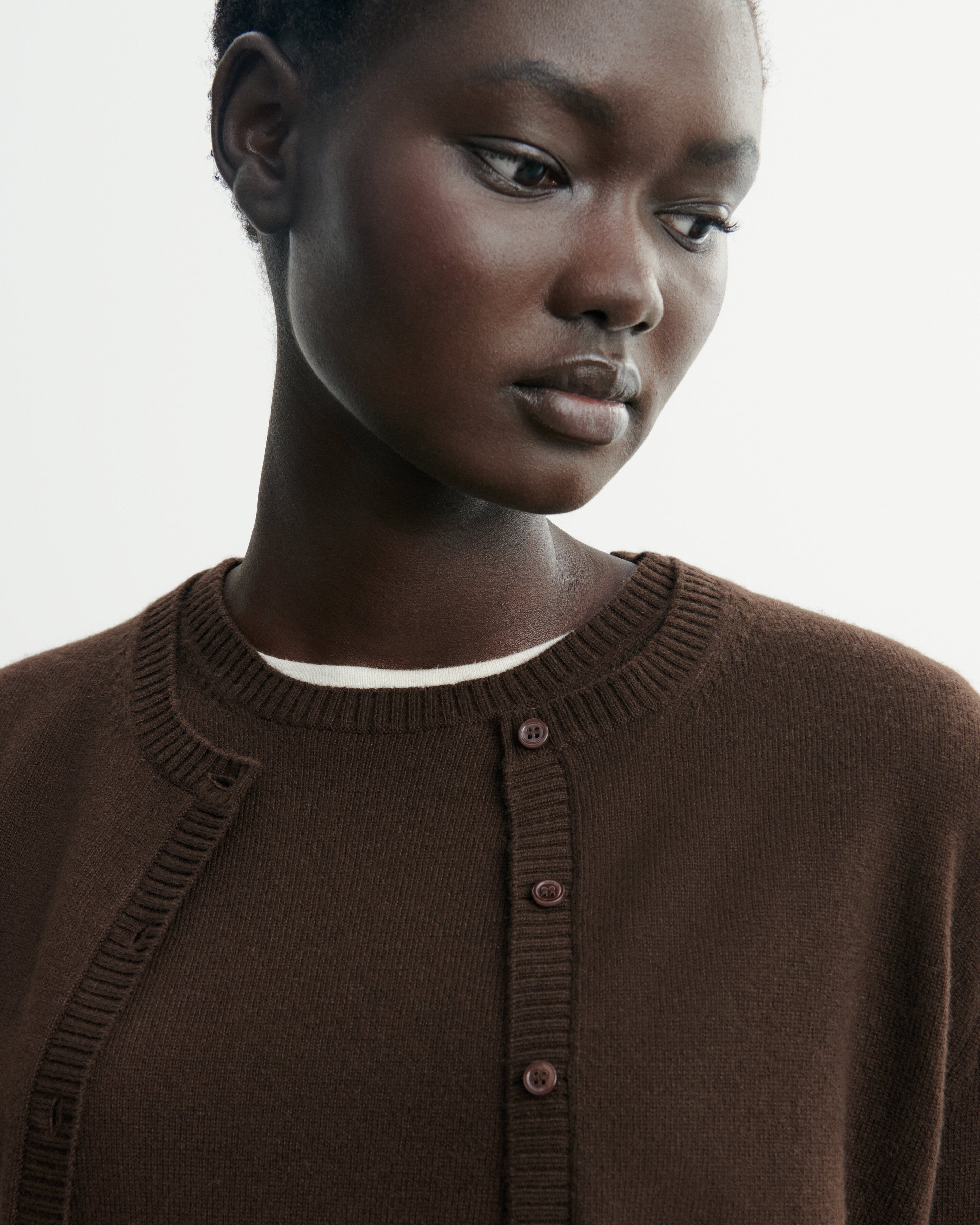 Cardigan with buttoned sleeves in Cashmere Women chocolate | Eric