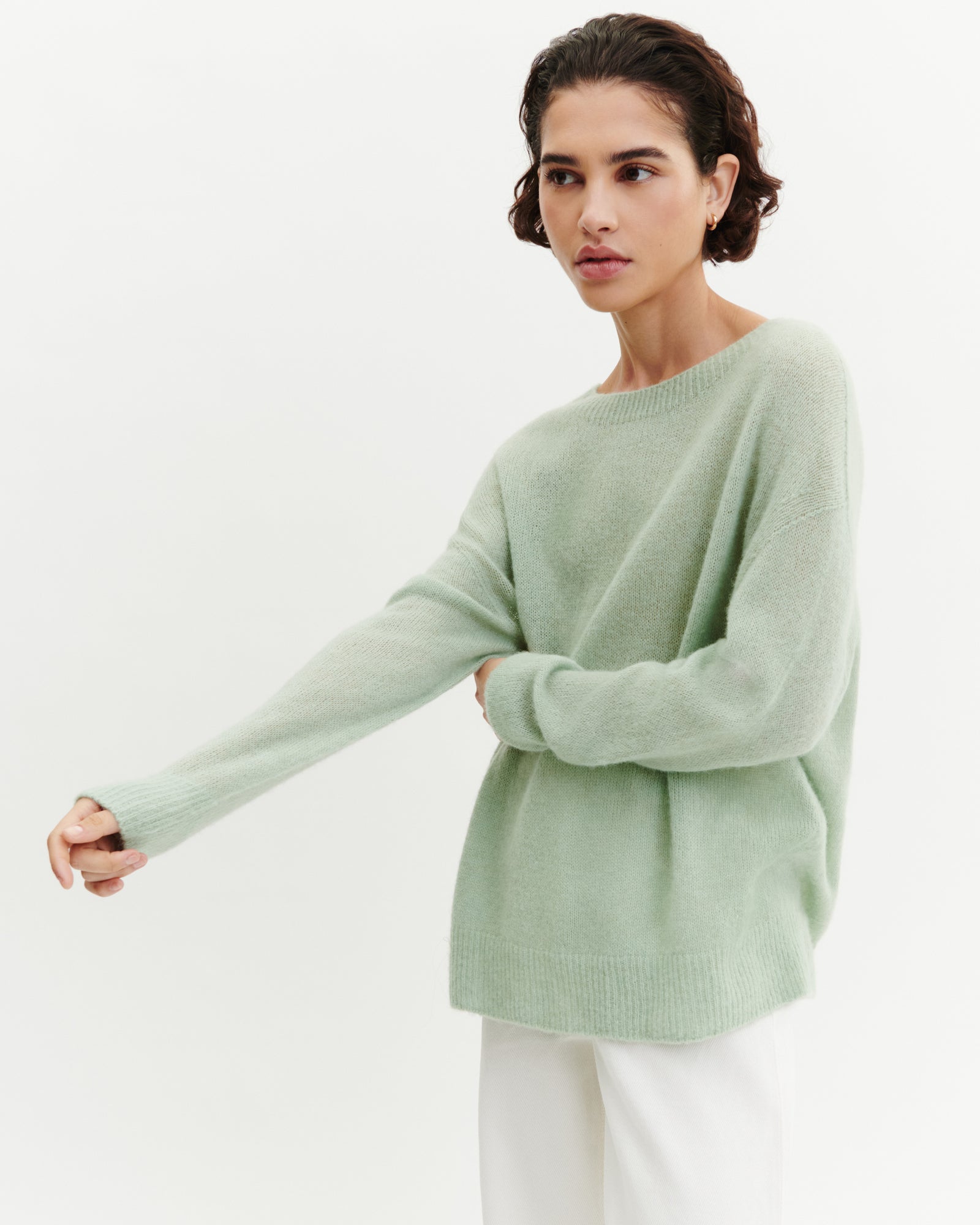 Col rond oversized plume-VERT AMANDE-40% : baby alpaga; 32% : soie; 28% : cachemire