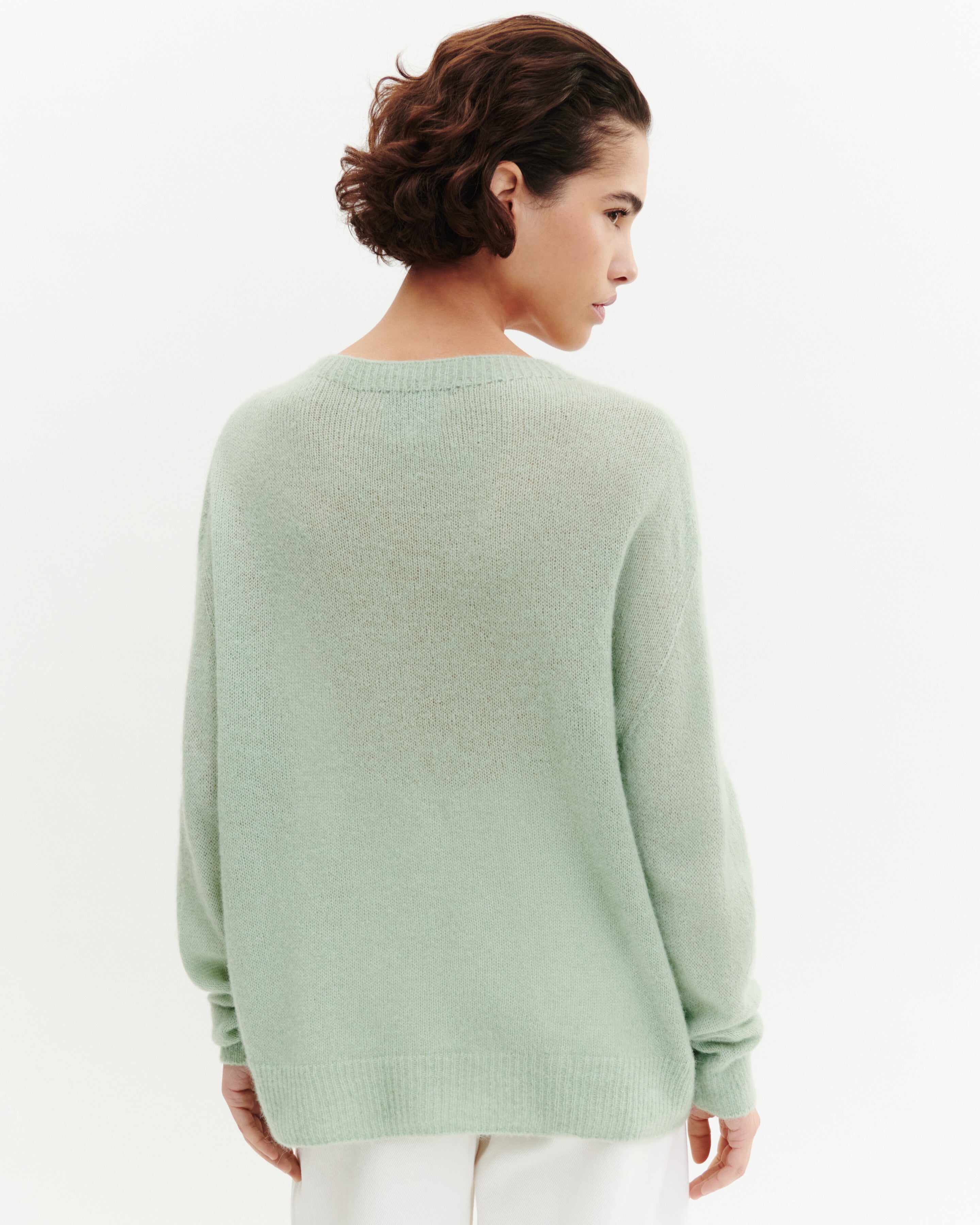Col rond oversized plume-VERT AMANDE-40% : baby alpaga; 32% : soie; 28% : cachemire