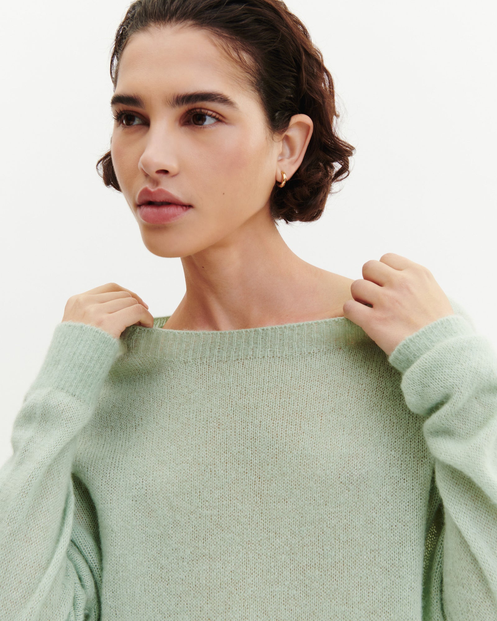 Col rond oversized plume-VERT AMANDE-40% : baby alpaga; 32% : soie; 28% : cachemire