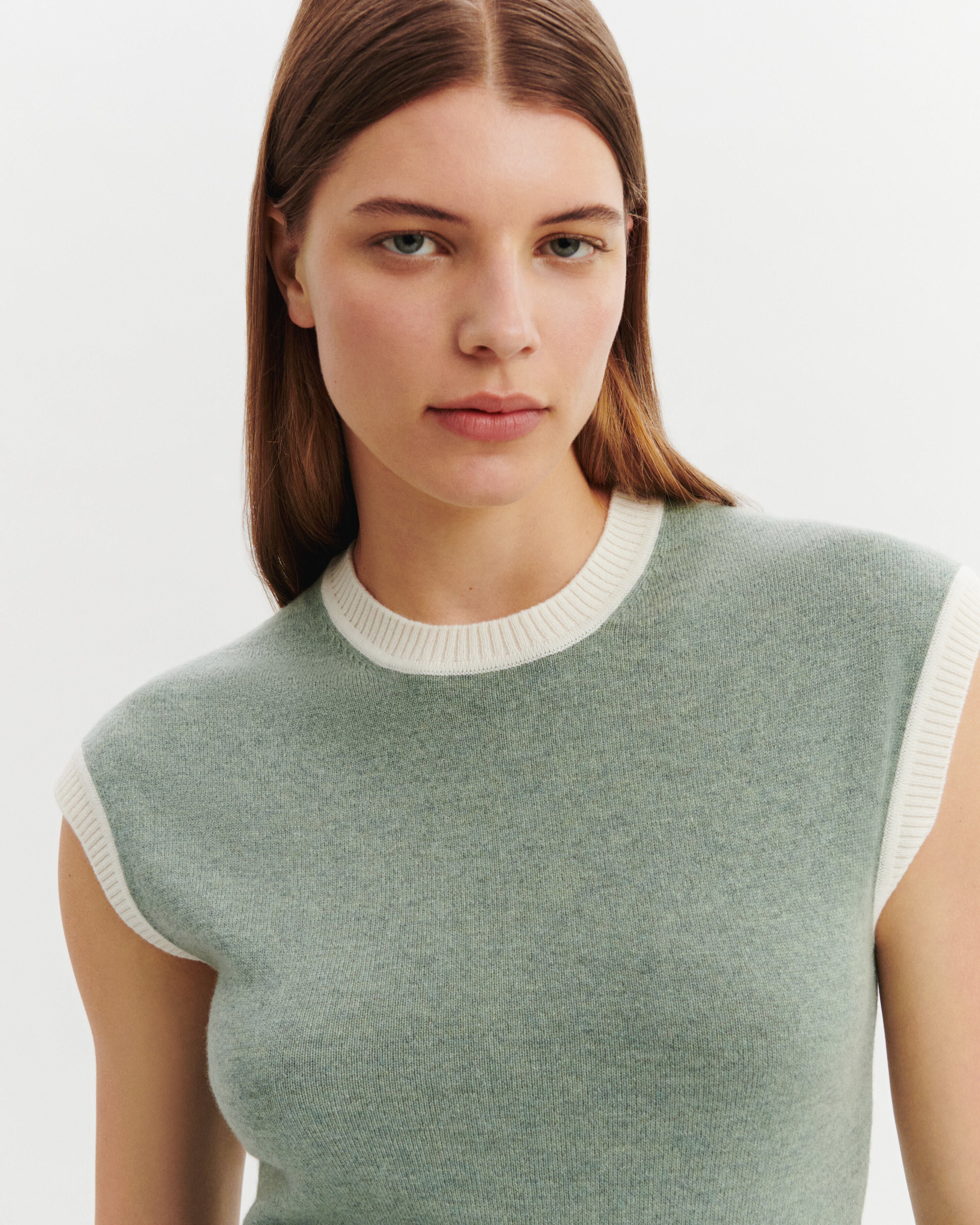 Pull sans manches bicolore-VERT DE GRIS/NATUREL-100% cachemire