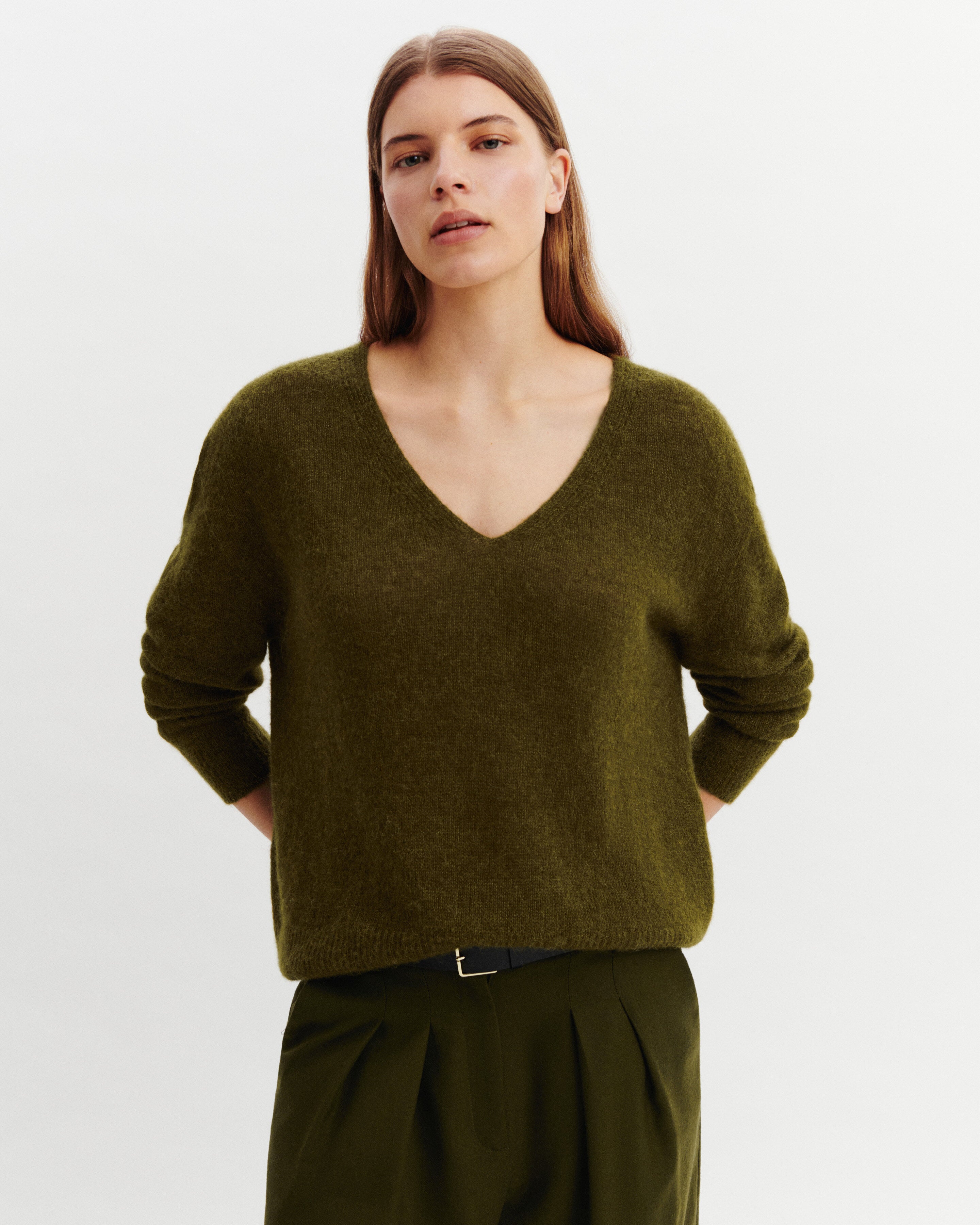 Col V oversized plume-OLIVE-40% : baby alpaga; 32% : soie; 28% : cachemire