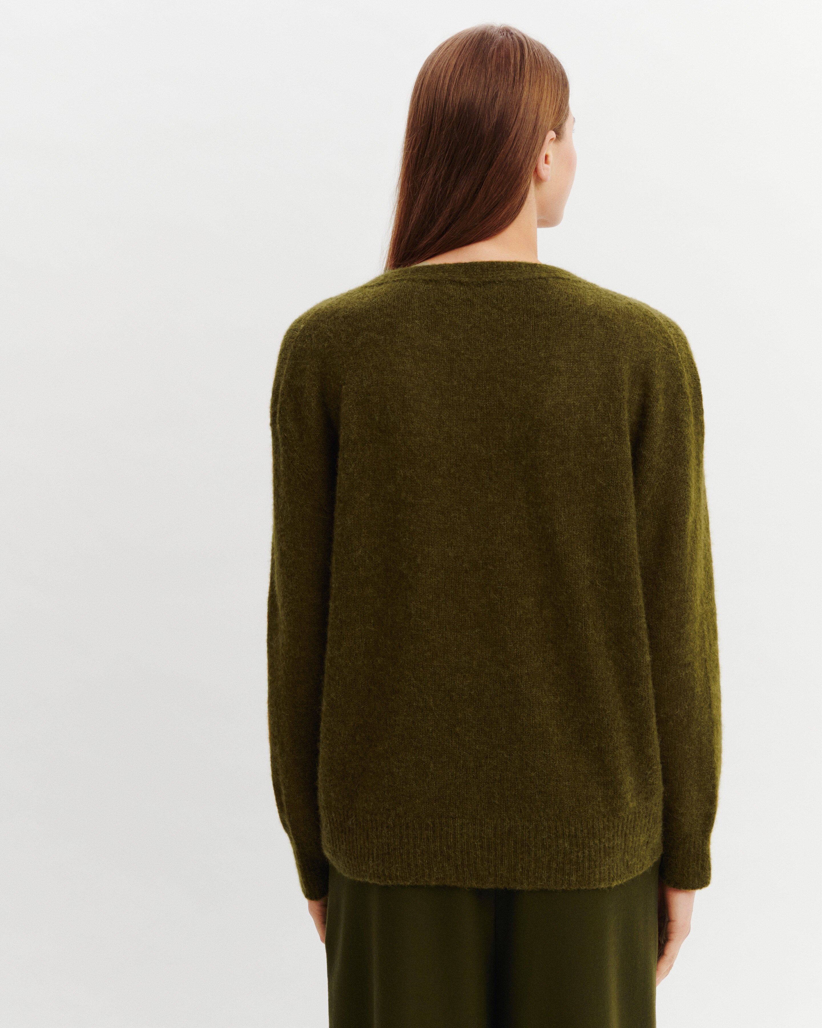 Col V oversized plume-OLIVE-40% : baby alpaga; 32% : soie; 28% : cachemire