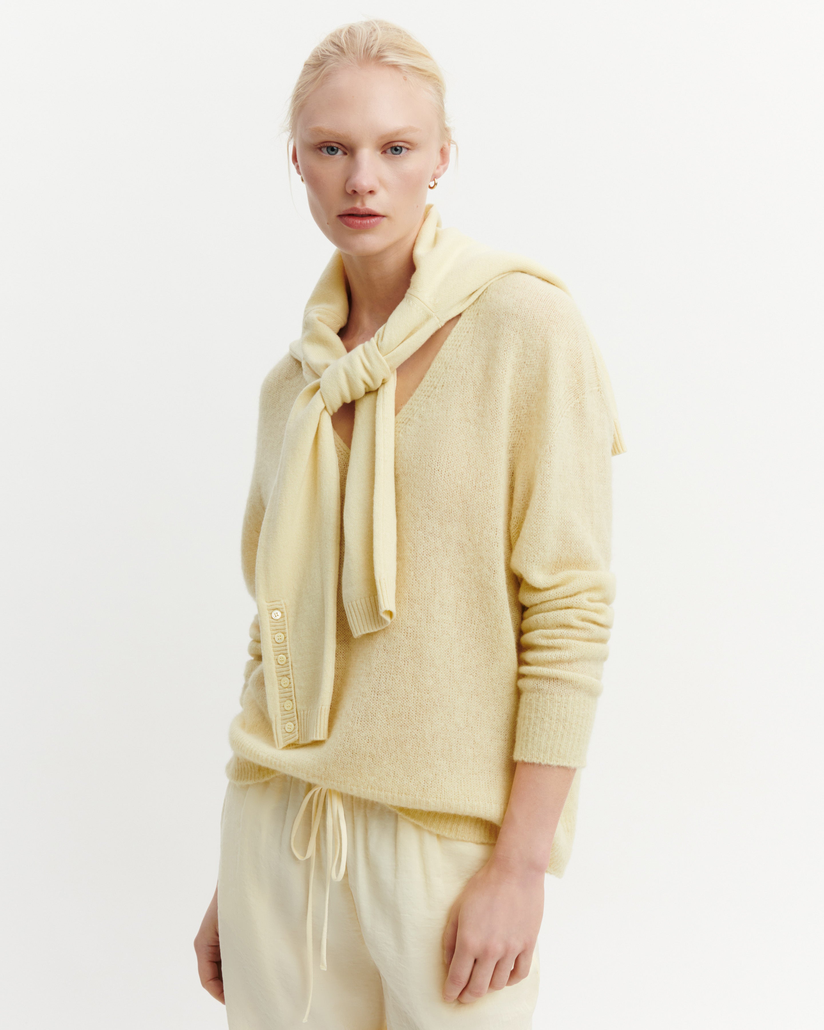 Col V maille plume-ZESTE-40% : baby alpaga; 32% : soie; 28% : cachemire