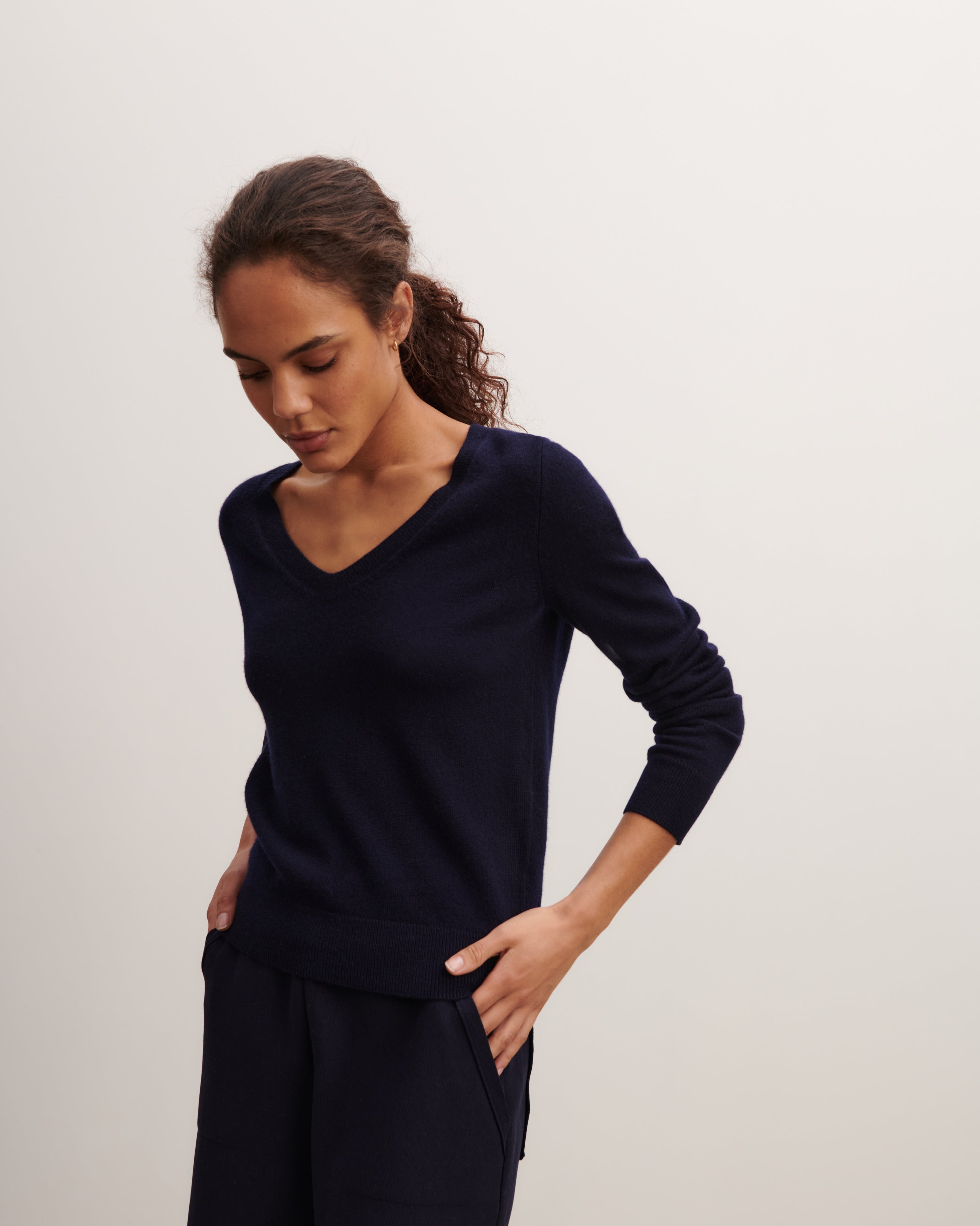 Pull col V classique-MARINE-100% cachemire