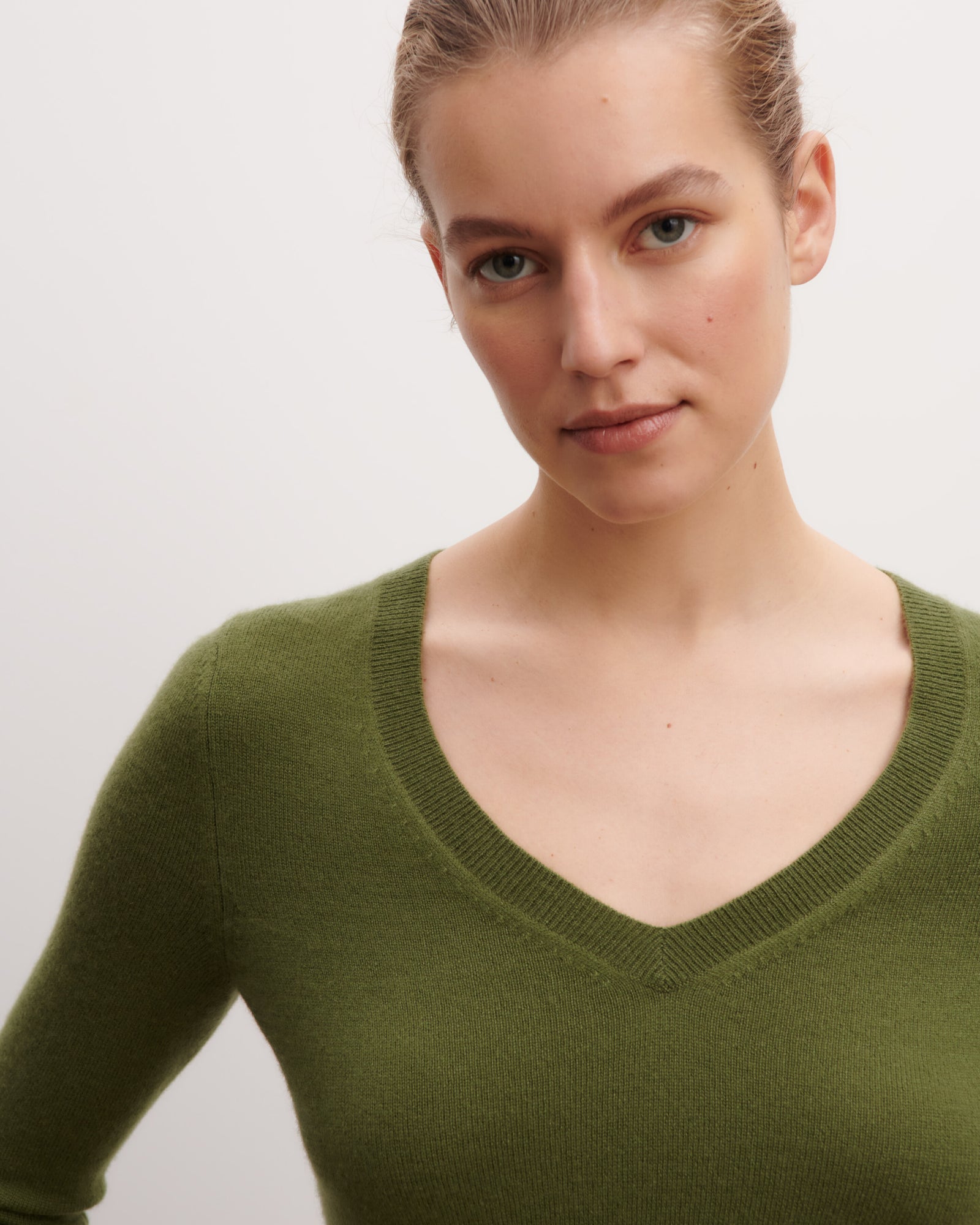 Pull col V classique-SAUGE-100% cachemire