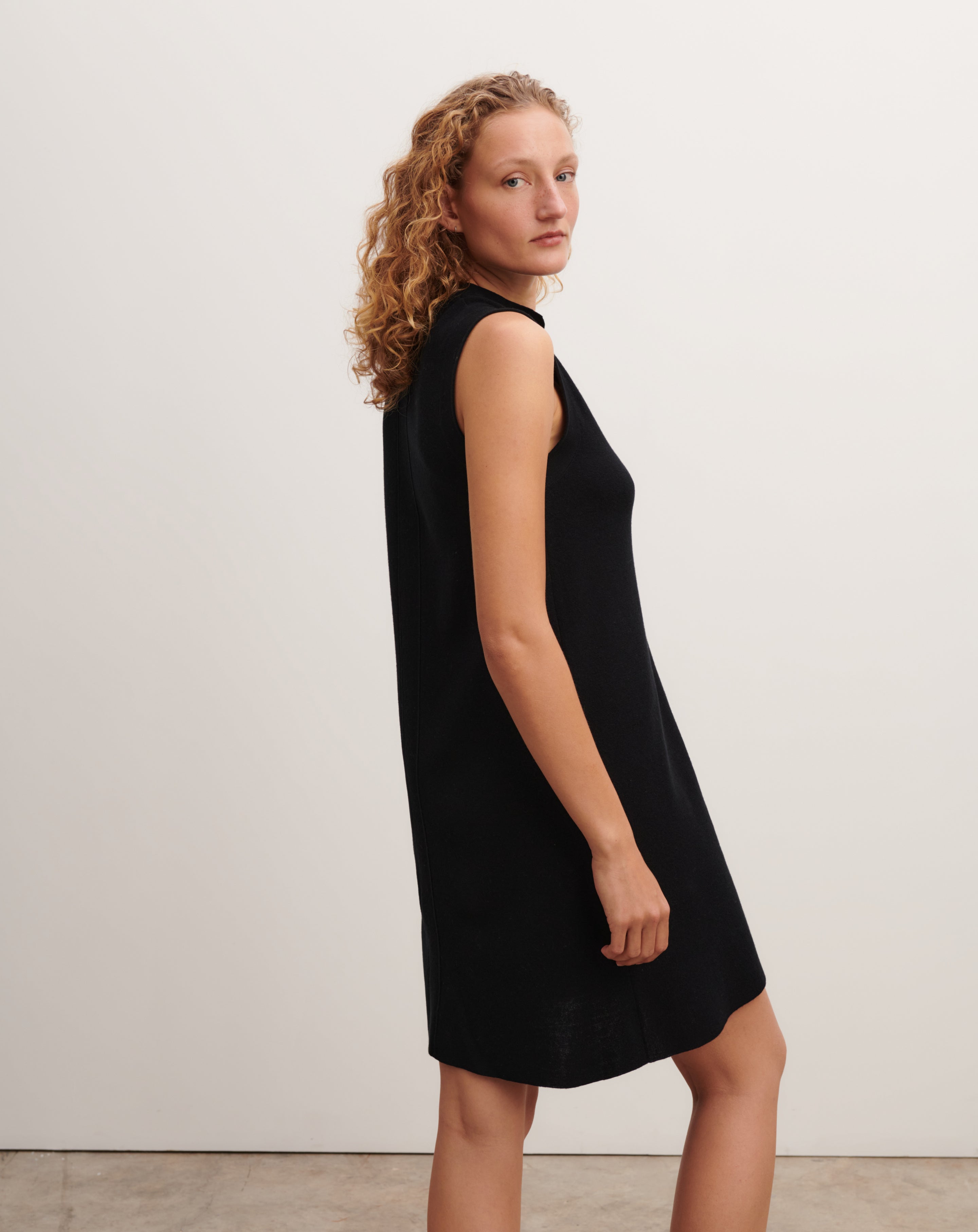 Robe courte minimaliste-NOIR-70% coton 30% cachemire