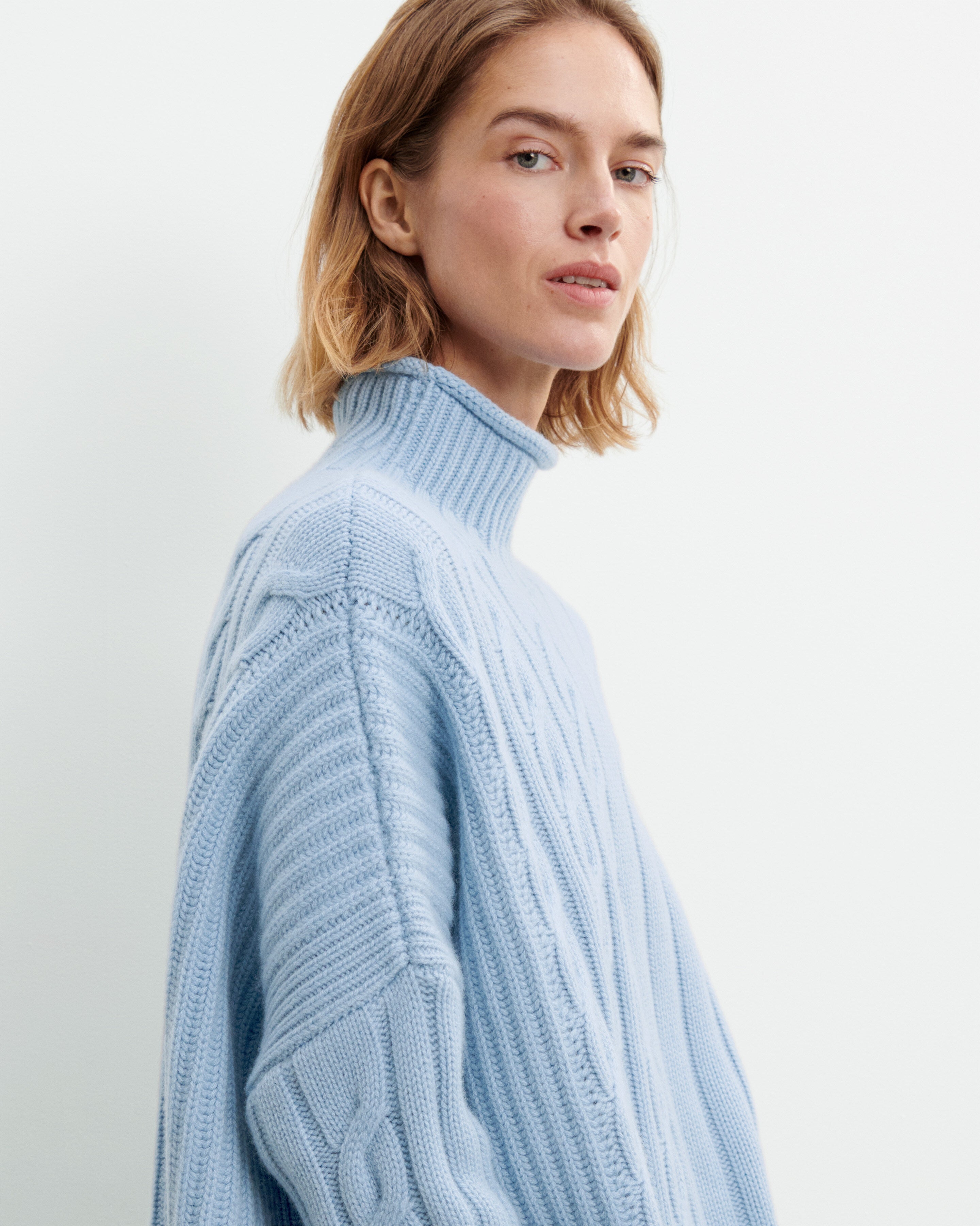 Col montant à torsades-BLEU CONCORDE-100% cachemire