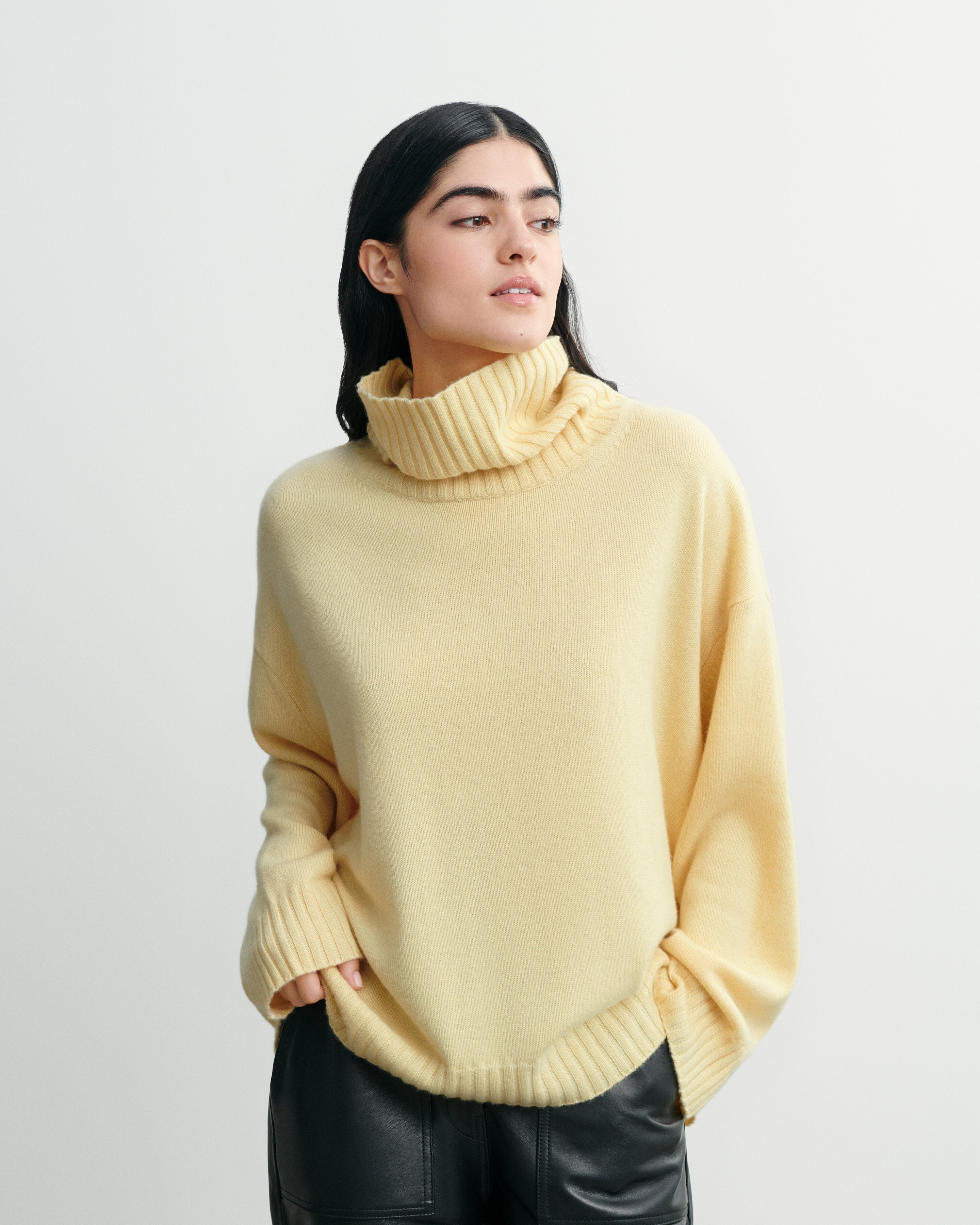 Pull col roulé à côtes-JAUNE PRIMEVERE-100% cachemire