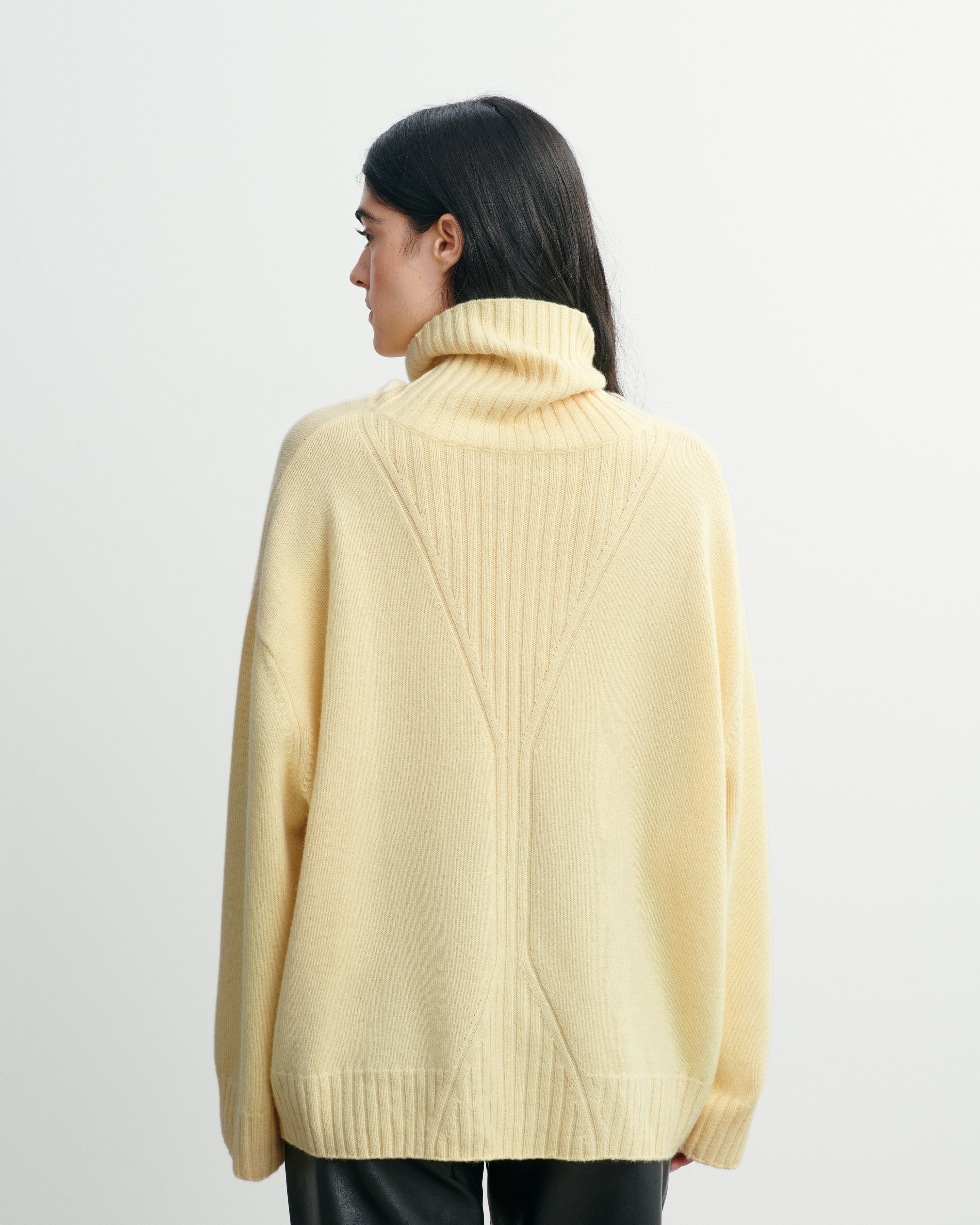 Pull col roulé à côtes-JAUNE PRIMEVERE-100% cachemire