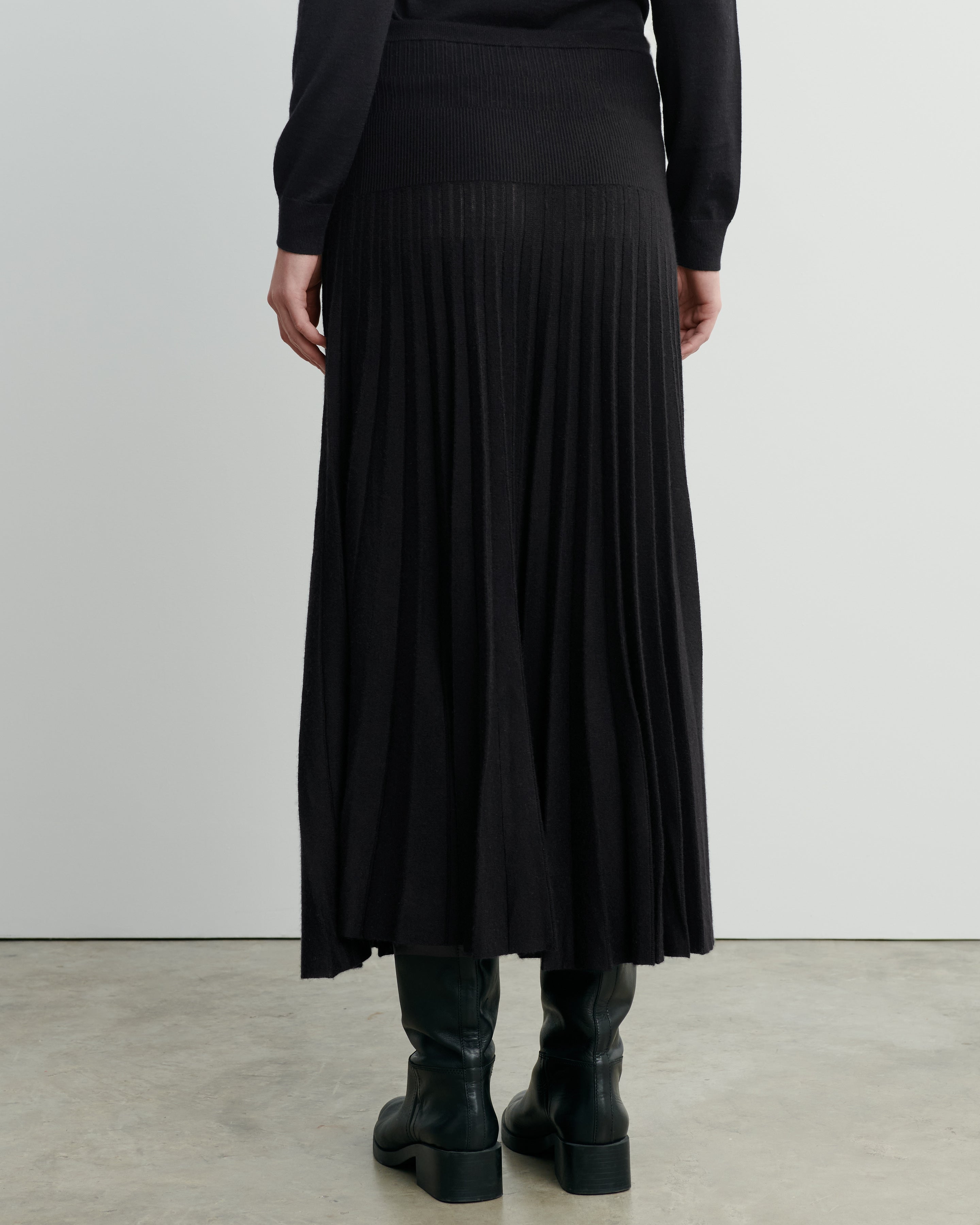 Extrafine pleated skirt in Cashmere, Silk Women black | Eric