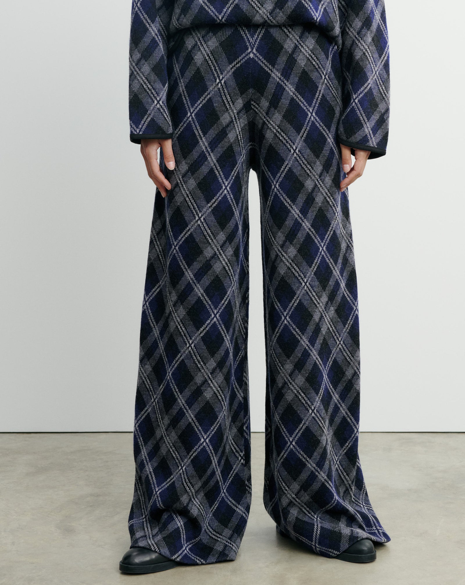 Pantalon tartan-MARINE/GRIS METEORITE-88% laine 12% cachemire