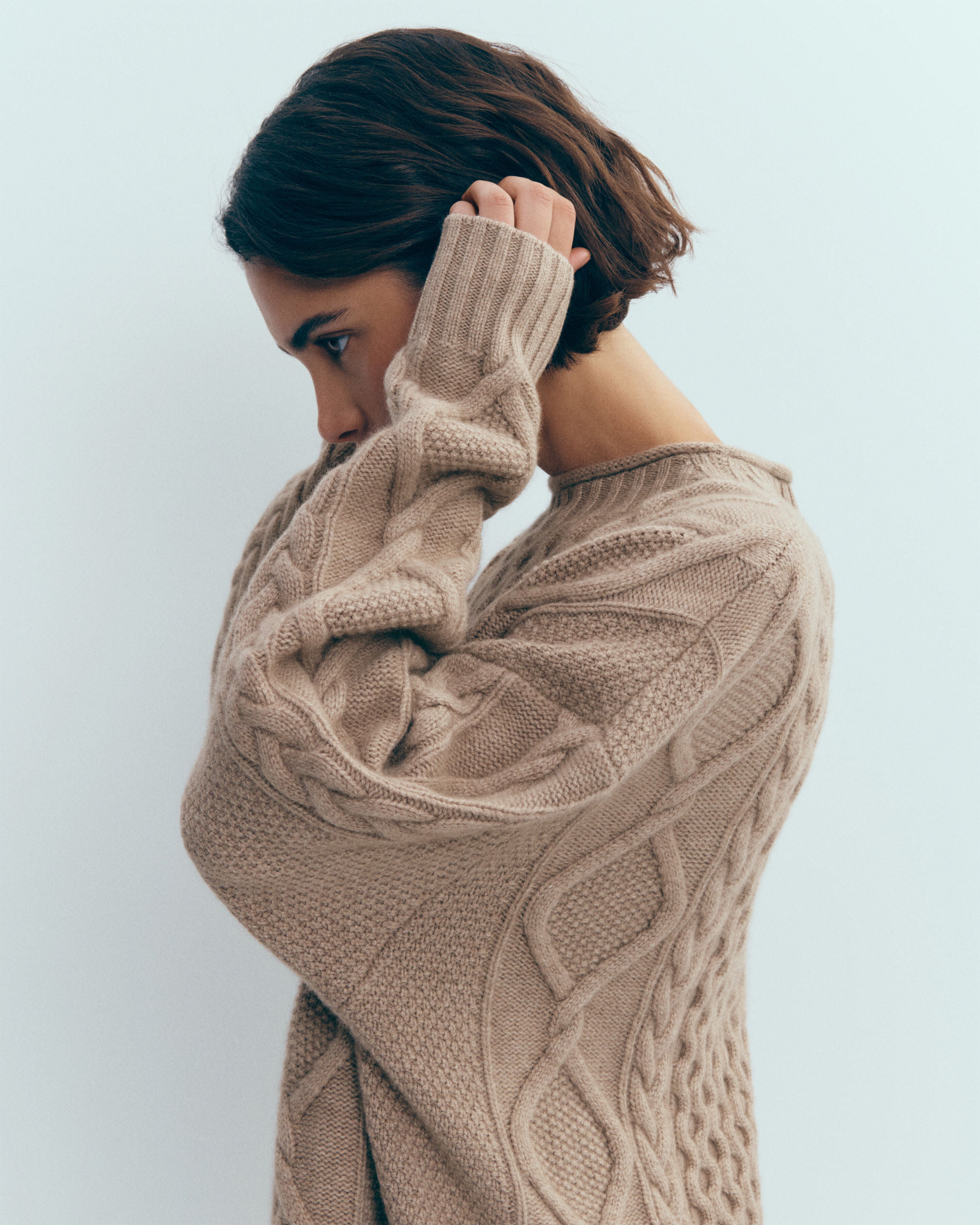 L'Appartementアパルトモン 2024AW Cable V/N Knit(ケーブルVネックニット)【フリー】【LKNA79810】 Cables sweater dress in Cashmere Women greige | Eric Bompard