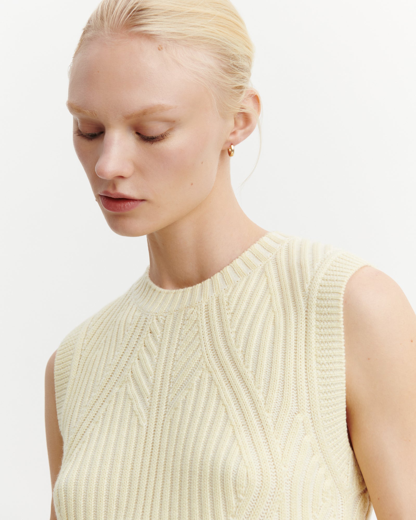 Pull sans manches à côtes