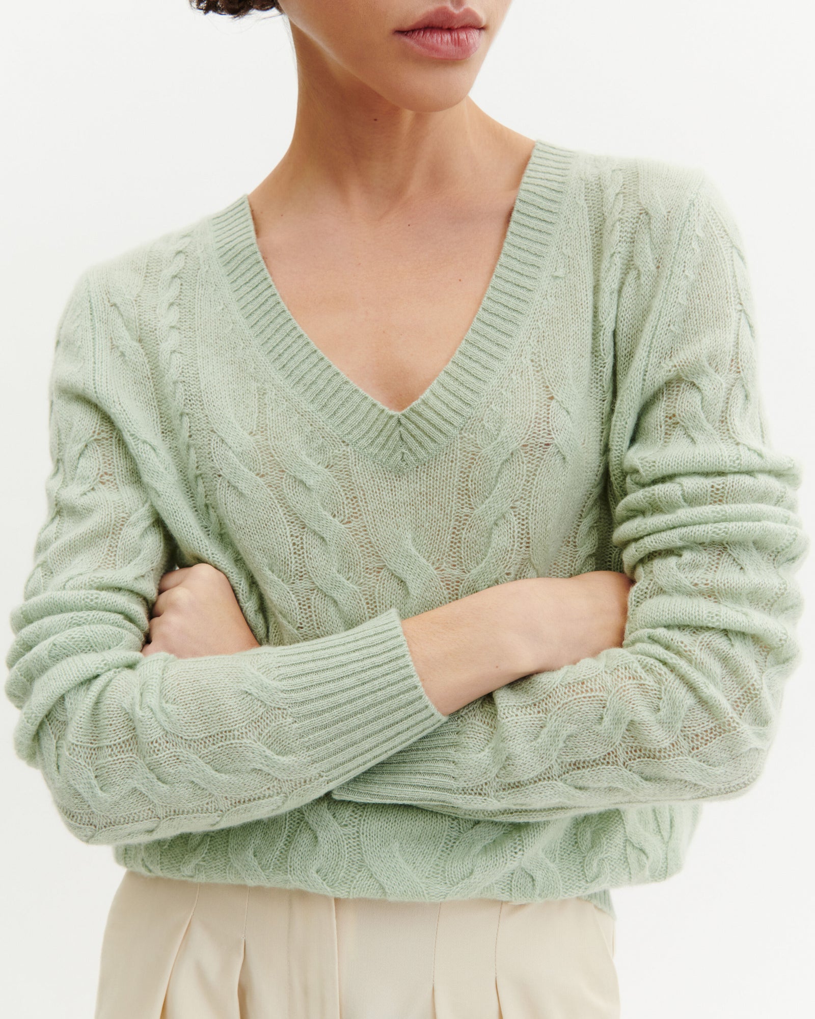 Pull col V à torsades-VERT AMANDE-100% cachemire