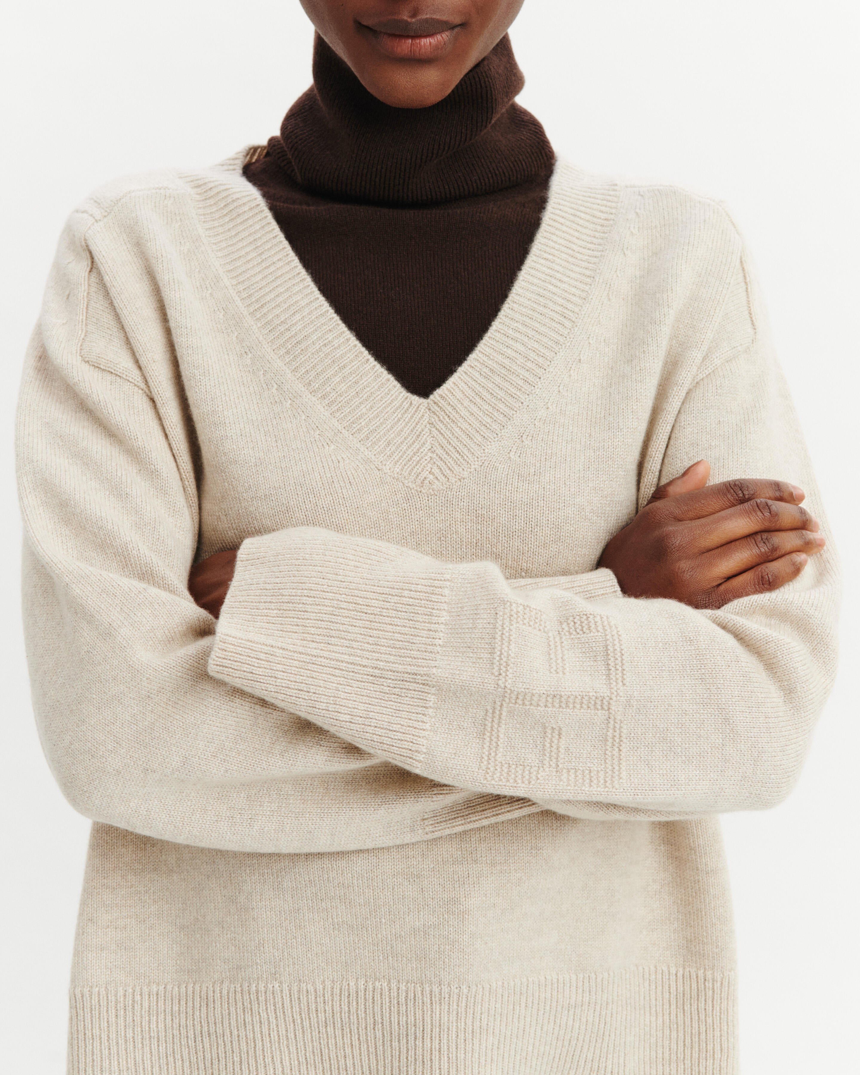 Pull V monogramme-AVOINE-70% cachemire 30% soie