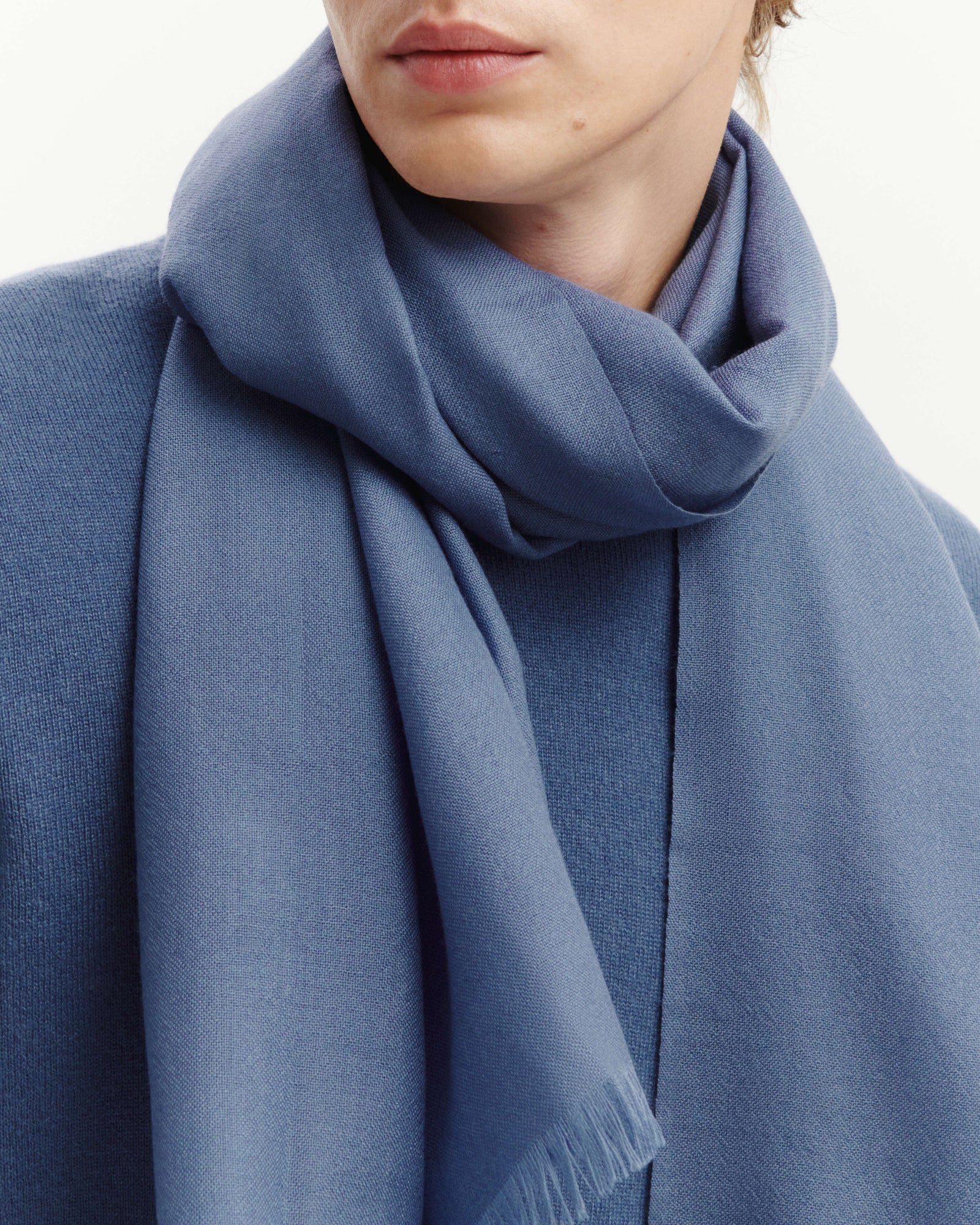 Etole en voile -BLEU ATLAS-100% cachemire