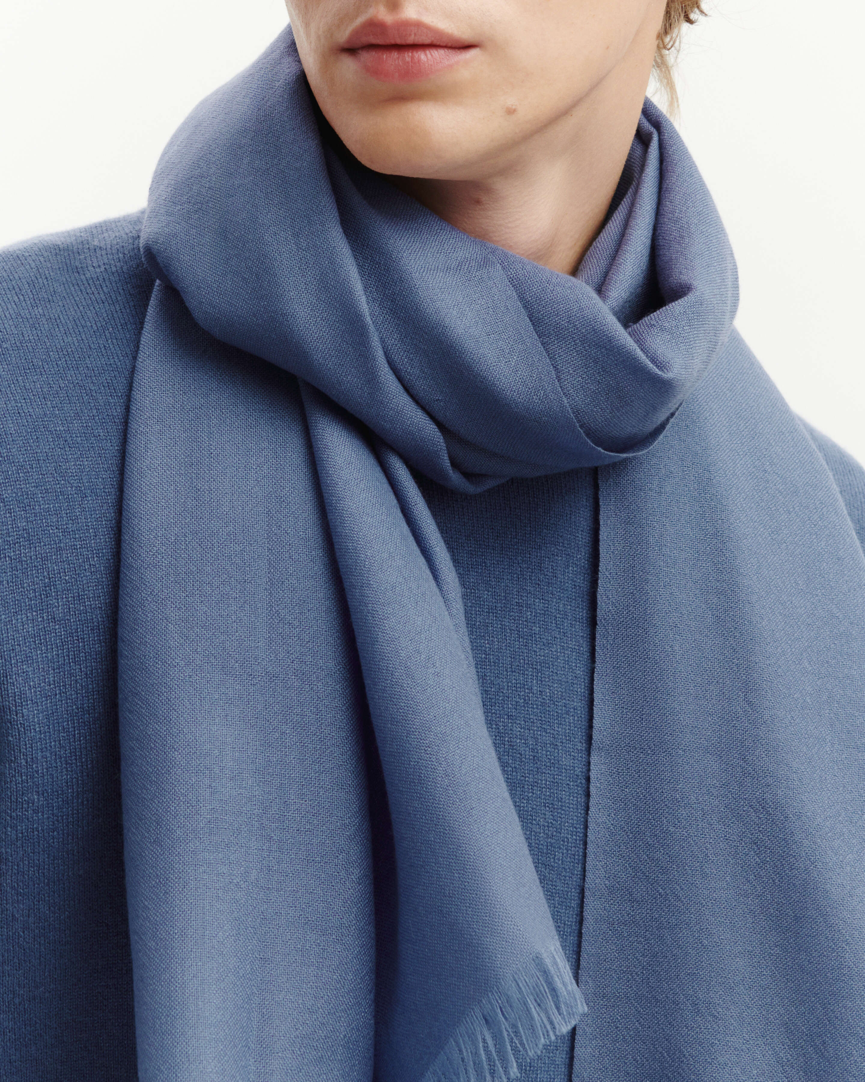 Etole en voile -BLEU ATLAS-100% cachemire